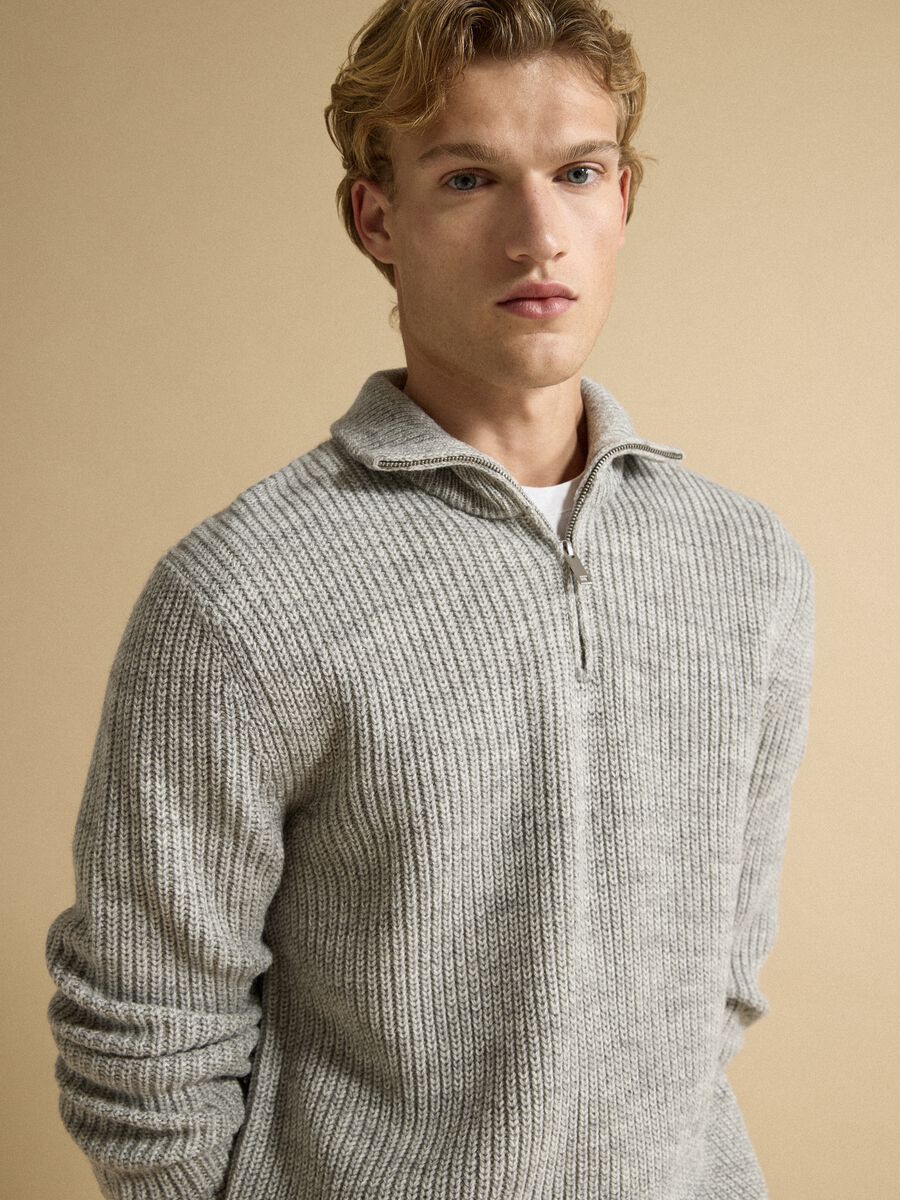 Light grey wool-blend jumper with collar, regular fit_0