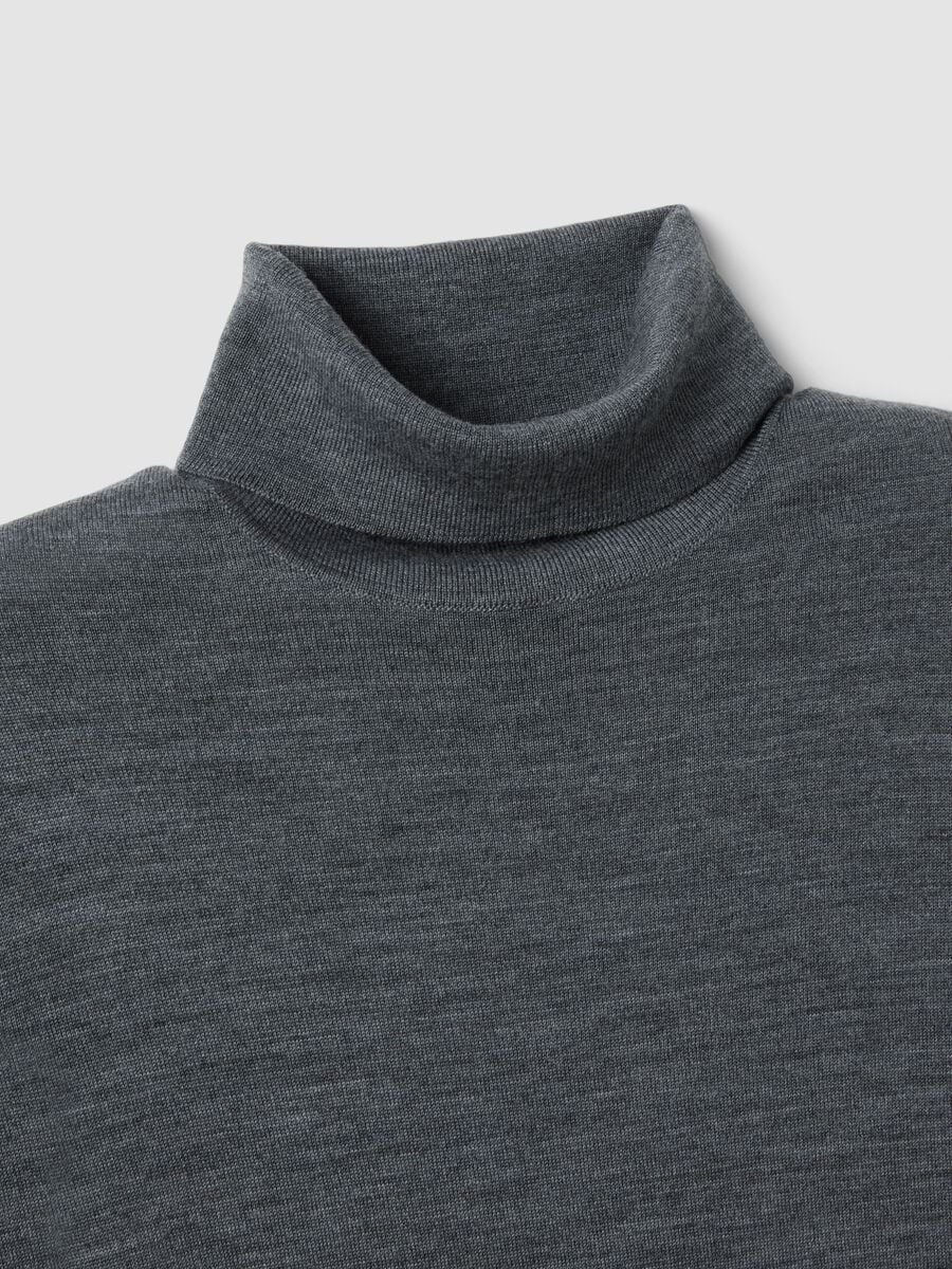 Maglia grigio melange dolcevita in pura lana merino_1