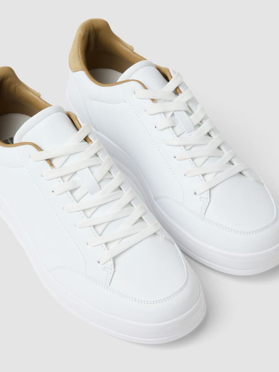 White casual trainers with beige detail_1