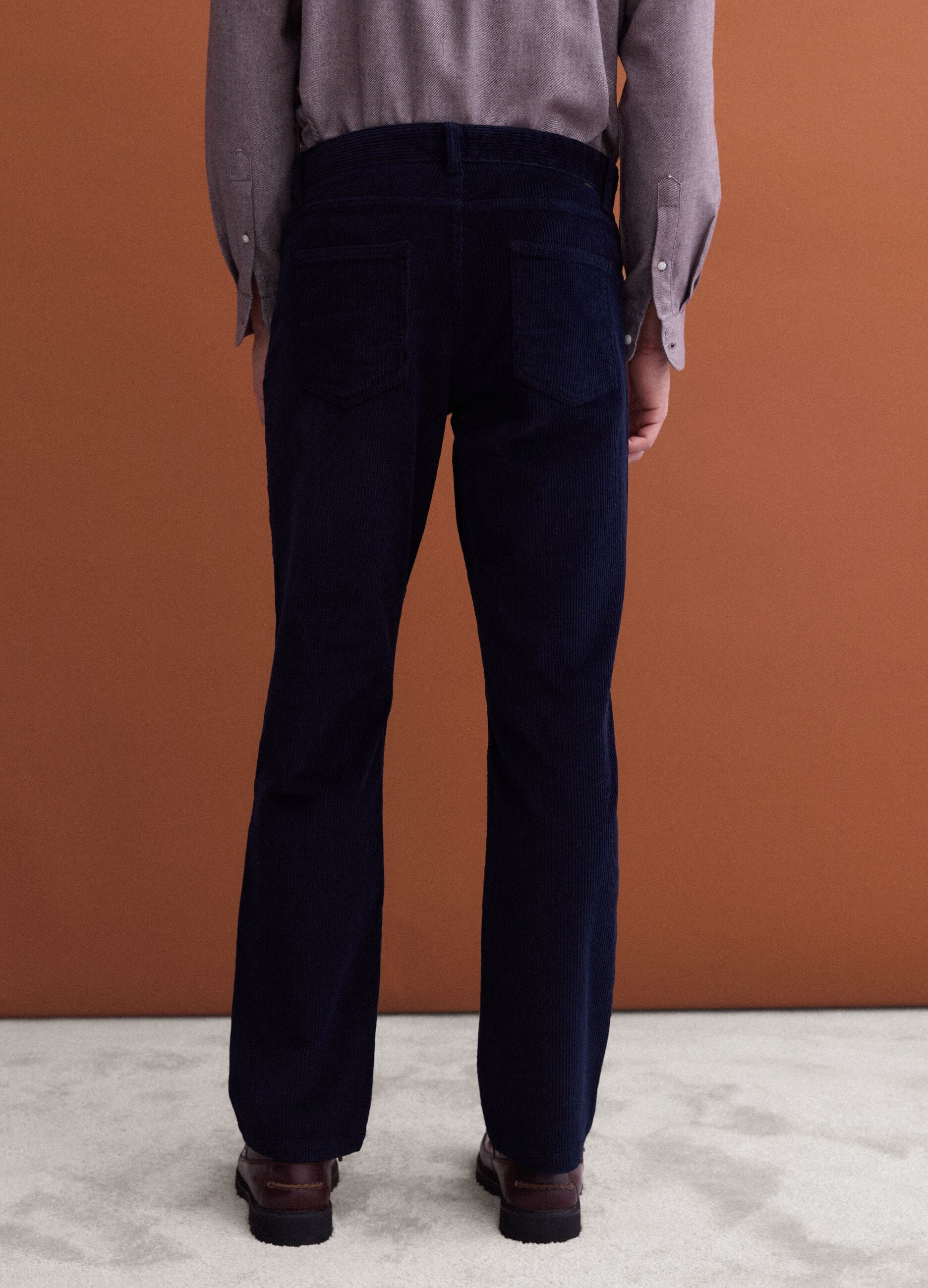 Pantaloni blu notte in cotone elasticizzato a coste regular fit
