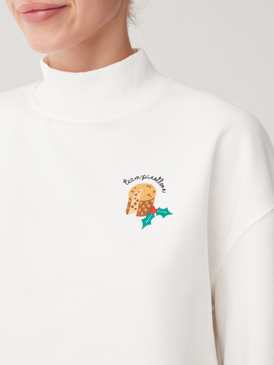 Oversized sweatshirt with Christmas embroidery_3