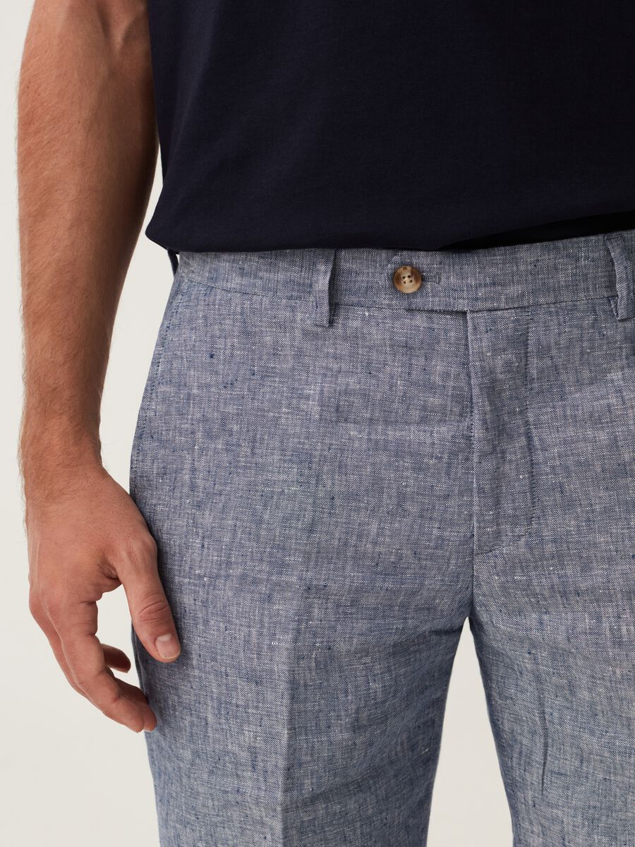 Pantalone slim fit in lino blu chambray_3