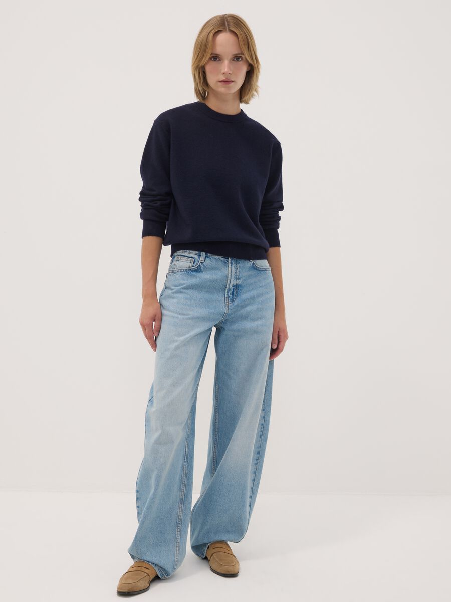 Blauer Rundhals-Pullover aus elastischer Wolle_1