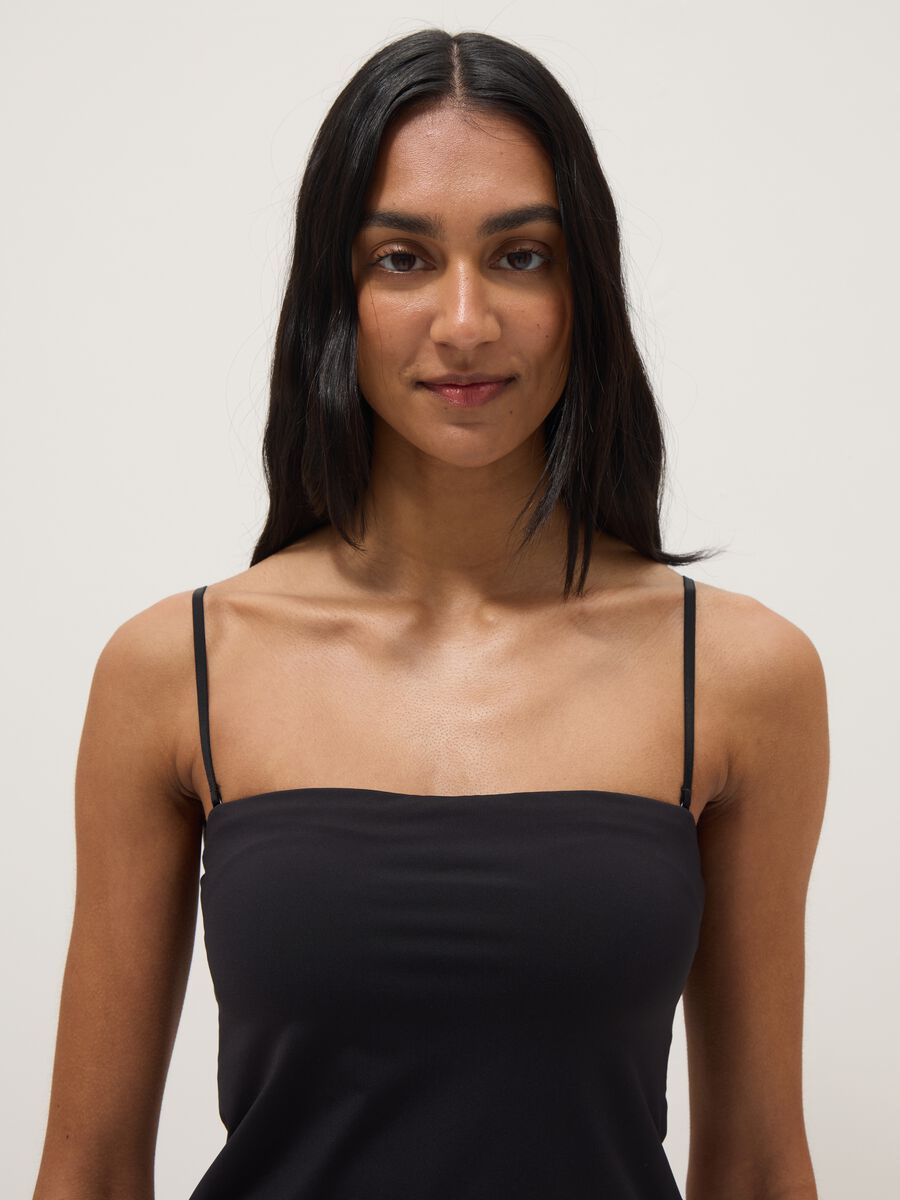 Schwarzes Tanktop mit quadratischem Ausschnitt im Regular Fit_1