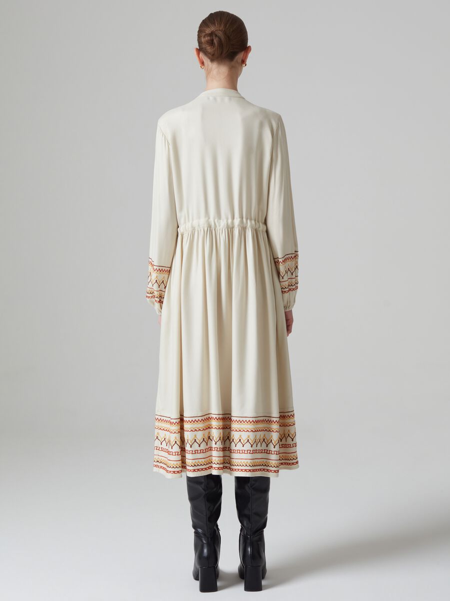 Long shirt dress with heritage embroidery_2