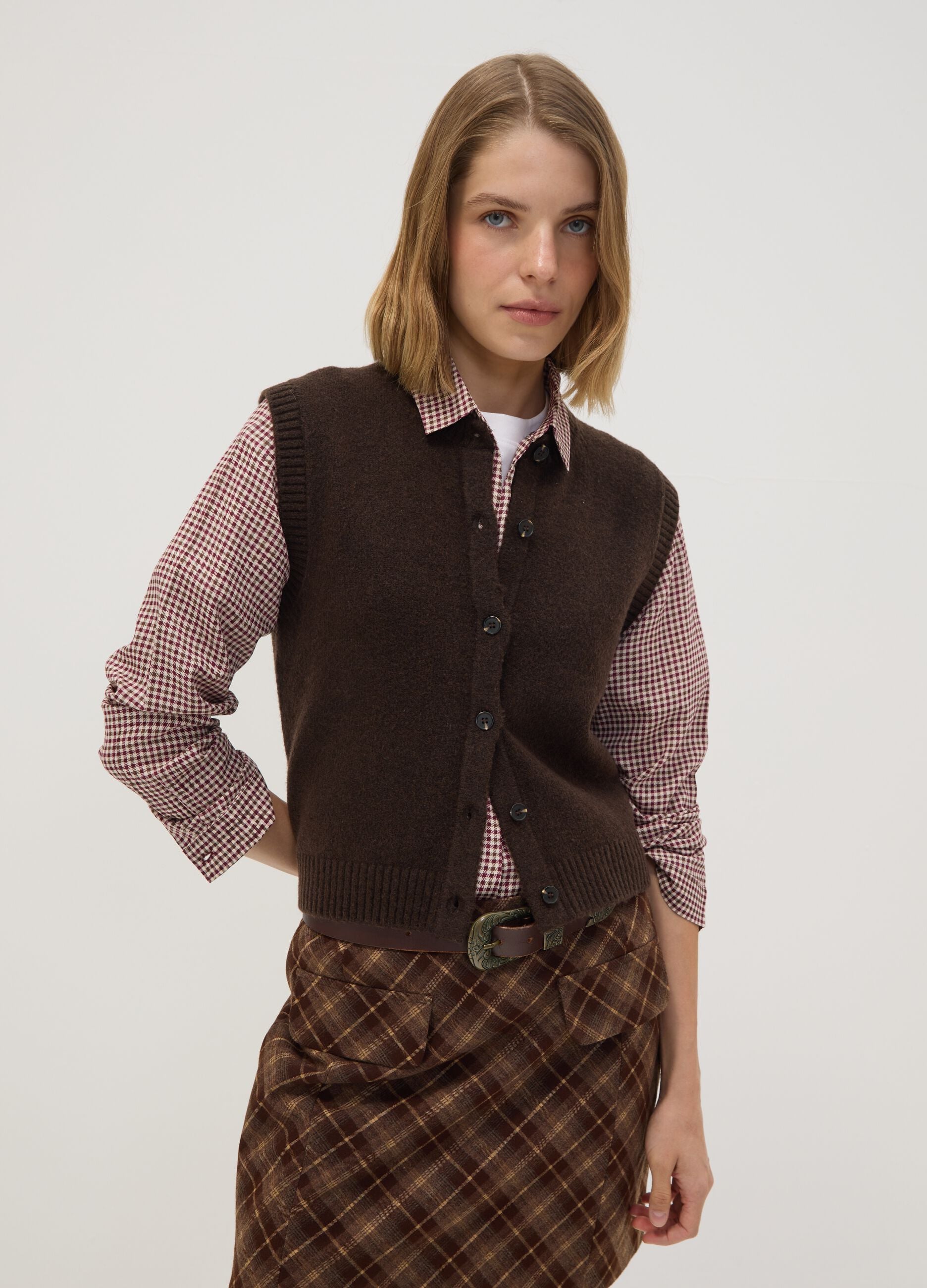 Gilet marrone in lana elasticizzata a girocollo