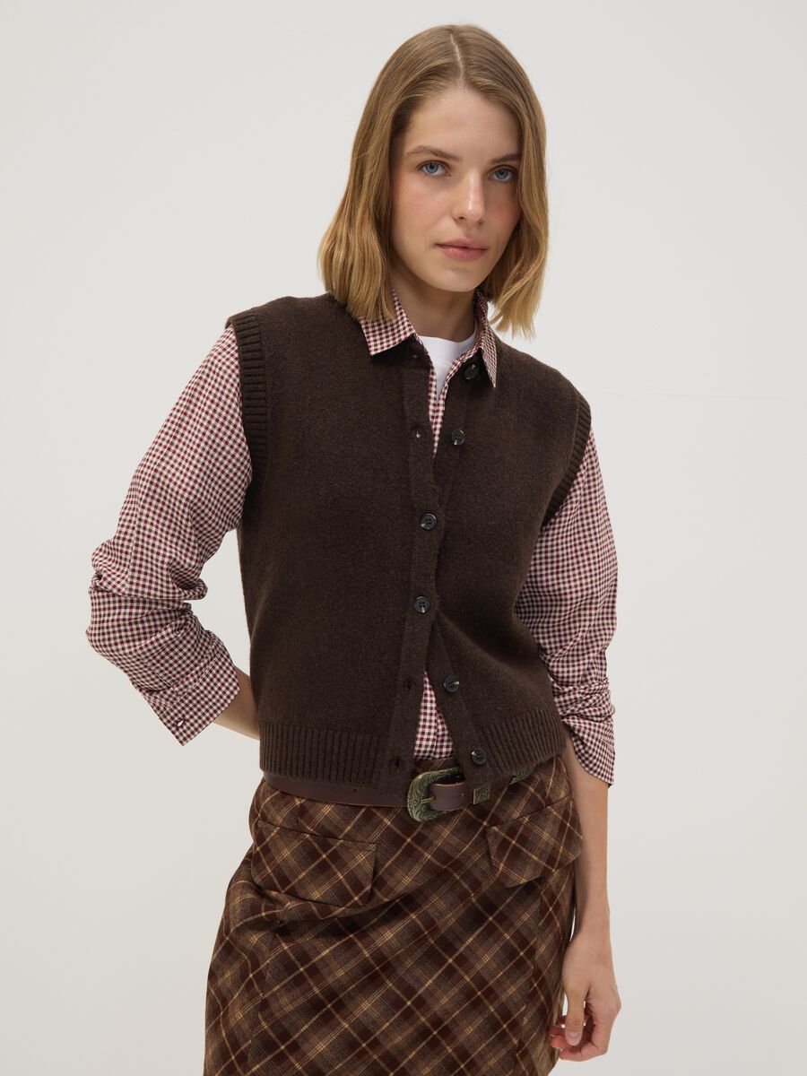 Gilet marrone in lana elasticizzata a girocollo_0