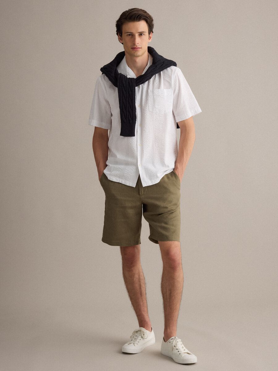 Gr&uuml;ne Bermuda-Shorts aus reinem Leinen mit elastischem Bund_0