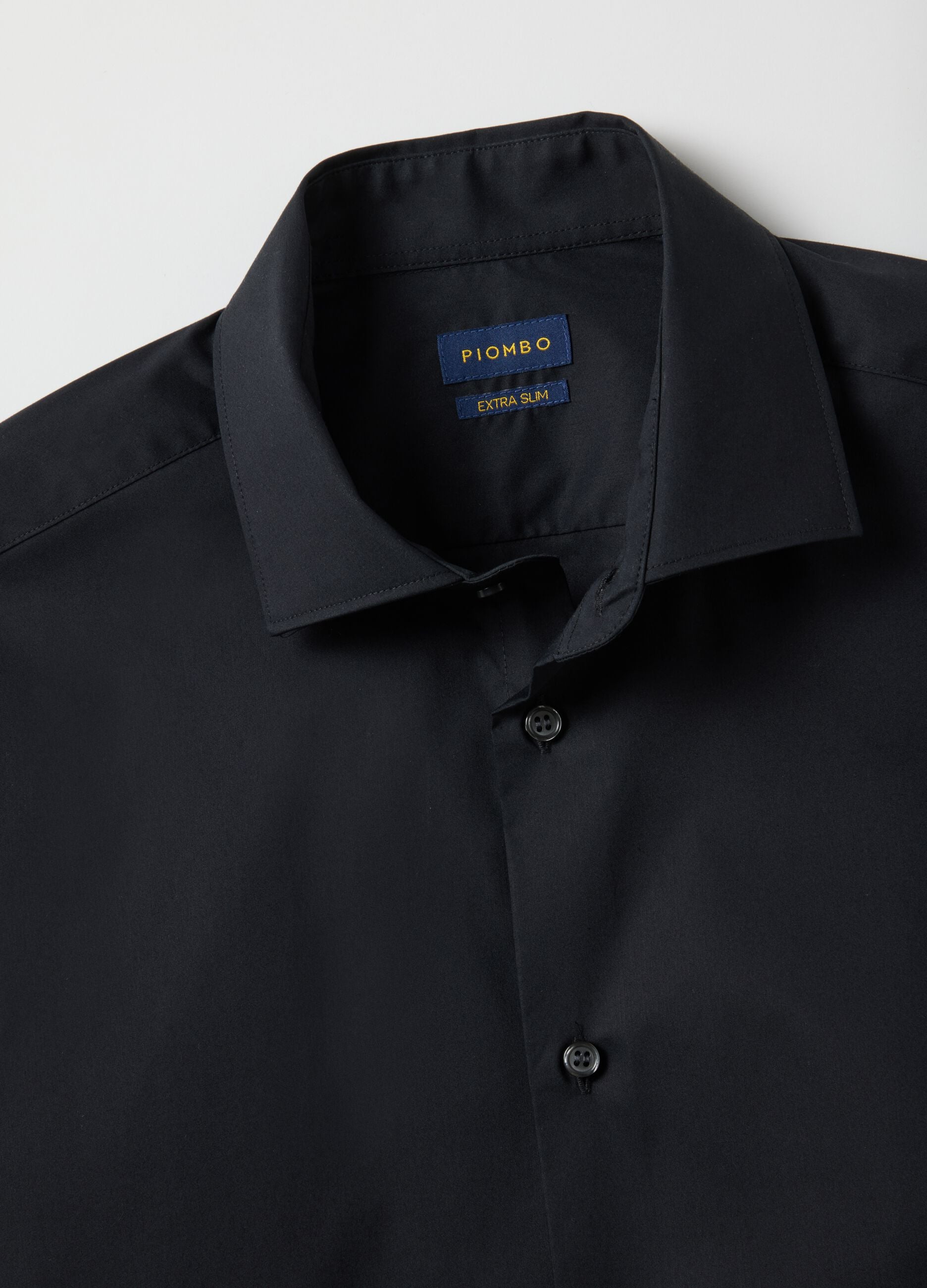 Camisa preta justa de algod&atilde;o el&aacute;stico