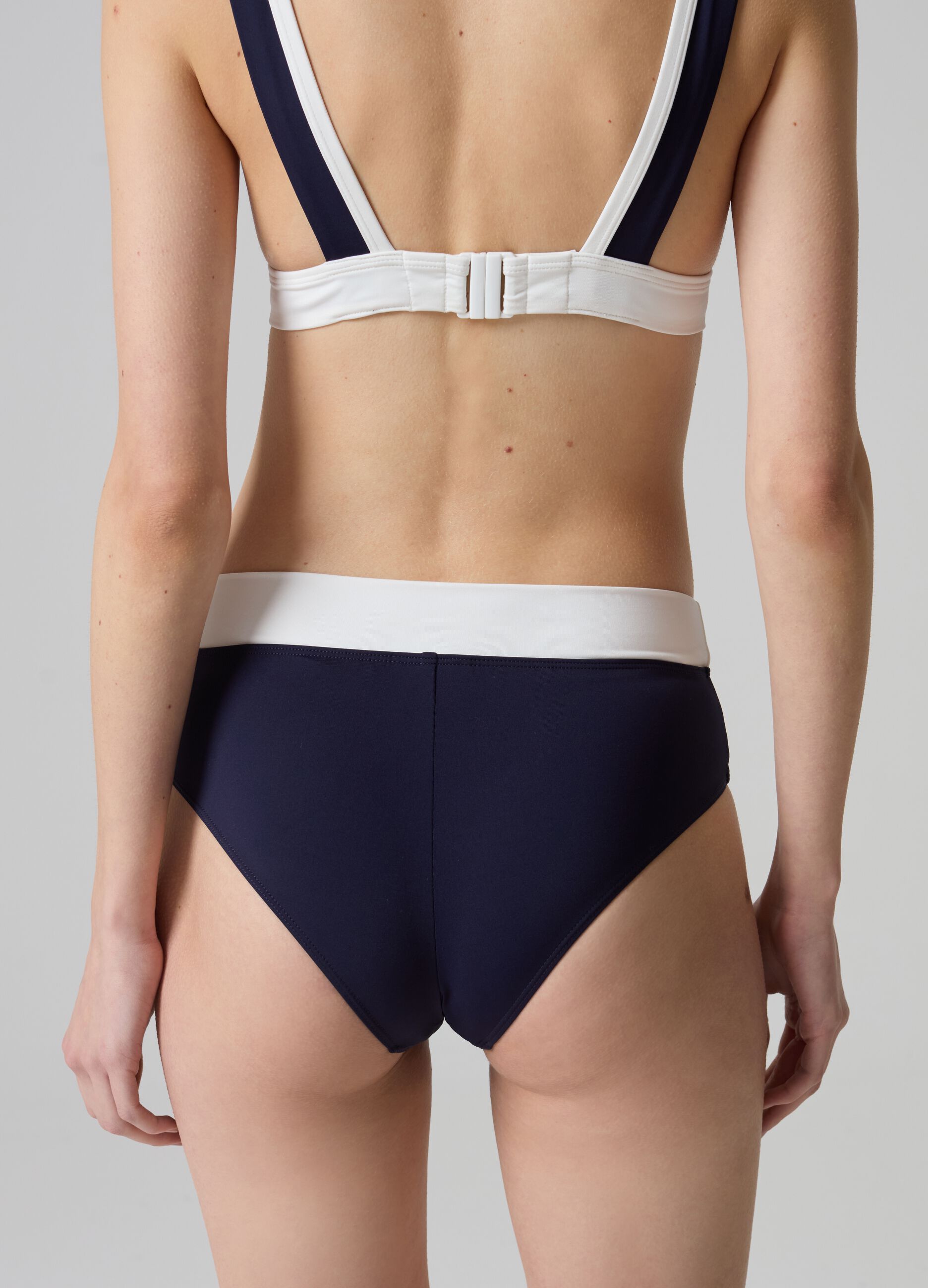 High-waist bikini bottoms with contrasting edging