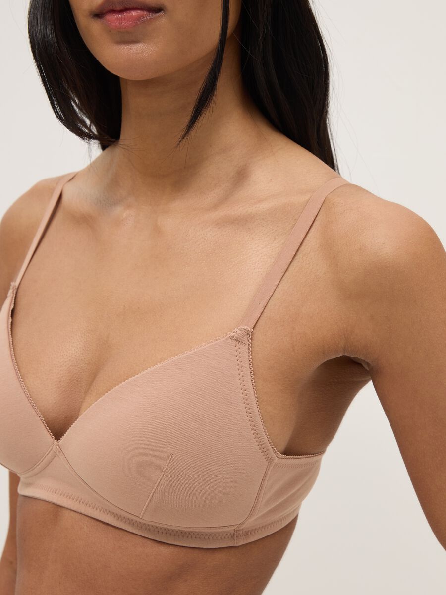 &Mu;&pi;&epsilon;&zeta; &sigma;&omicron;&upsilon;&tau;&iota;έ&nu; &alpha;&pi;ό &epsilon;&lambda;&alpha;&sigma;&tau;&iota;&kappa;ό &beta;&alpha;&mu;&beta;ά&kappa;&iota; &mu;&epsilon; &epsilon;&lambda;&alpha;&phi;&rho;&iota;ά &epsilon;&nu;ί&sigma;&chi;&upsilon;&sigma;&eta;_3