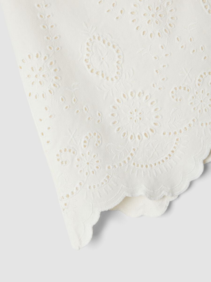 Minifalda blanca de algod&oacute;n org&aacute;nico con bordado ingl&eacute;s_6