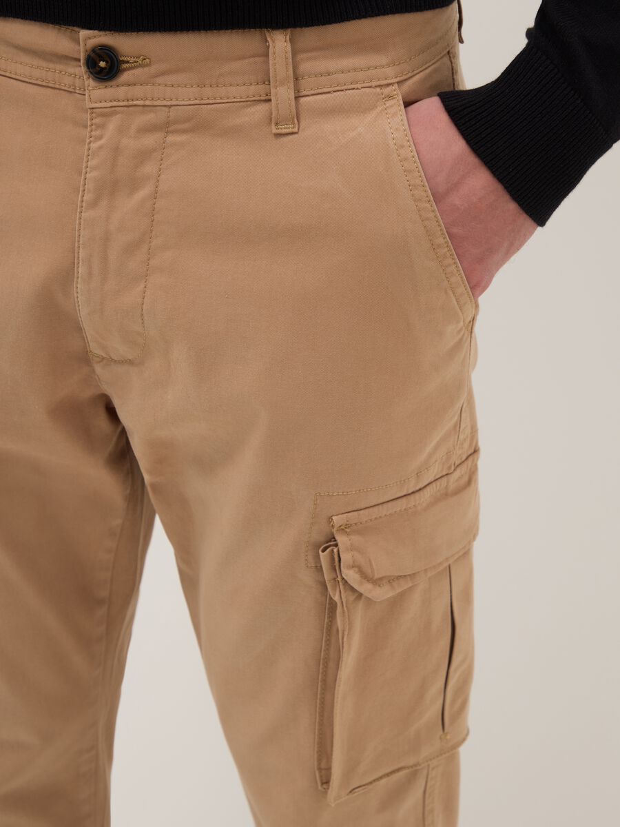 Beige stretch cotton slim fit cargo trousers_4