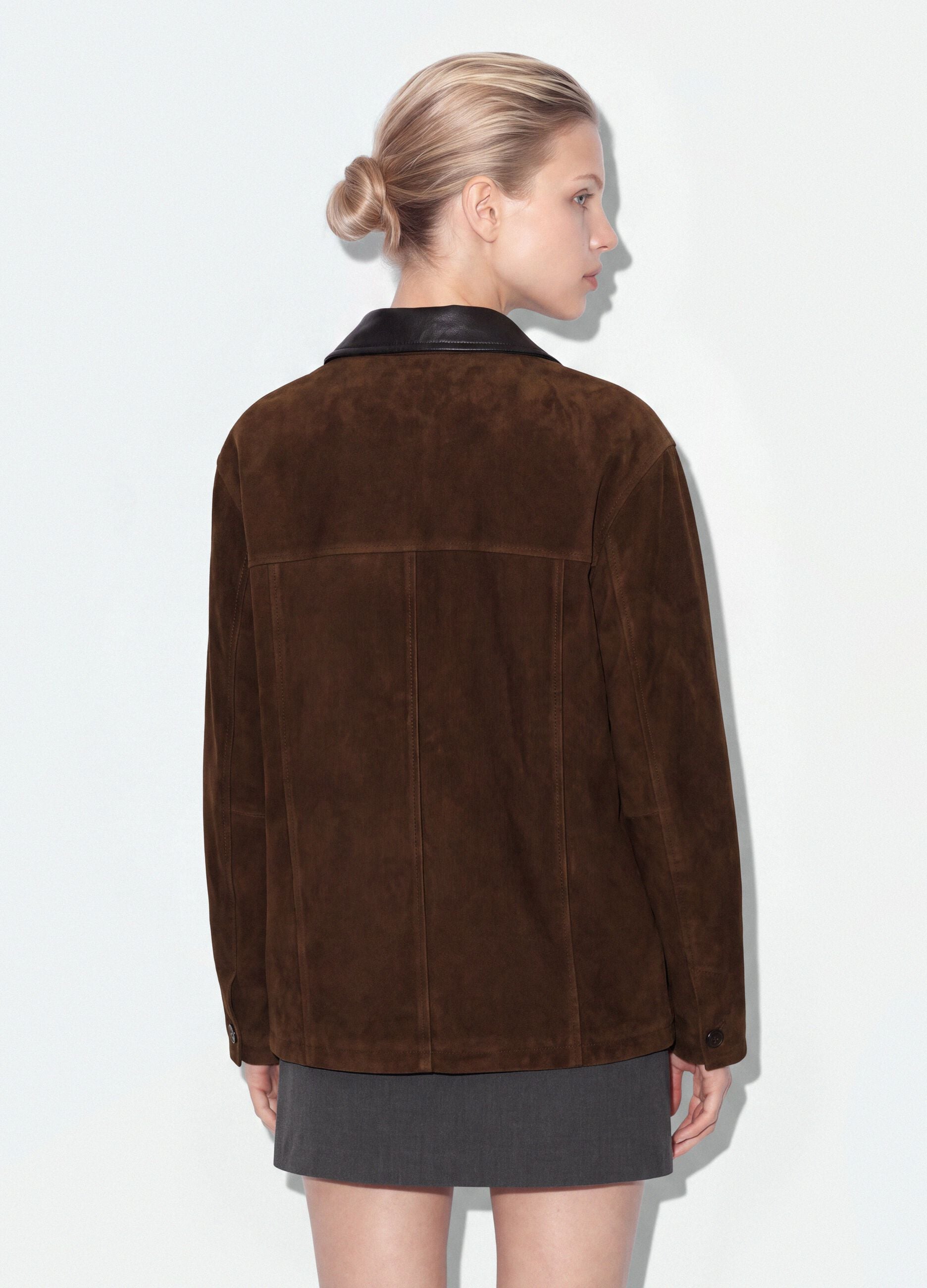 Shacket castanha regular fit com colarinho em contraste