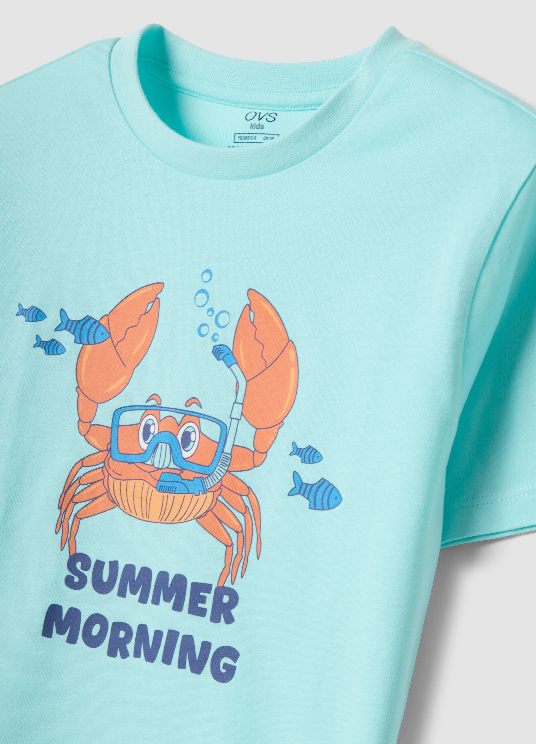 Pijama de menino azul claro e azul em puro algod&atilde;o com estampado de caranguejo