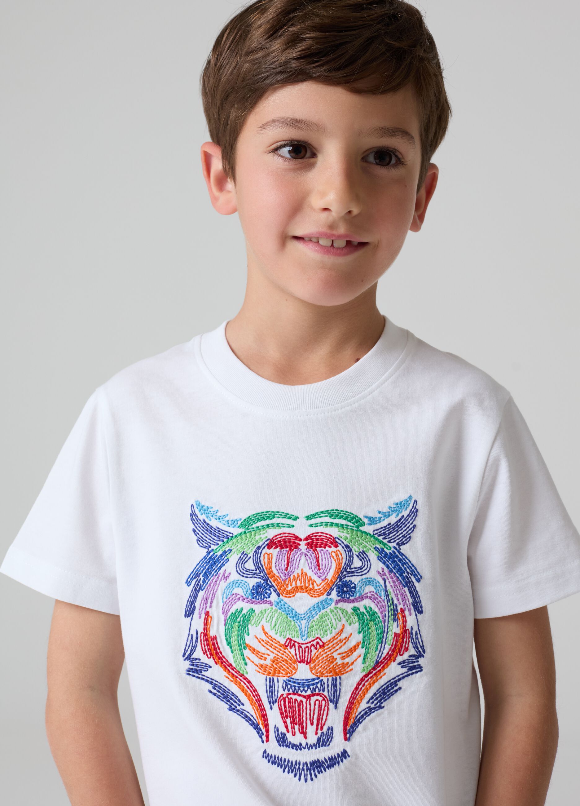 Camiseta de algodón con bordado tigre