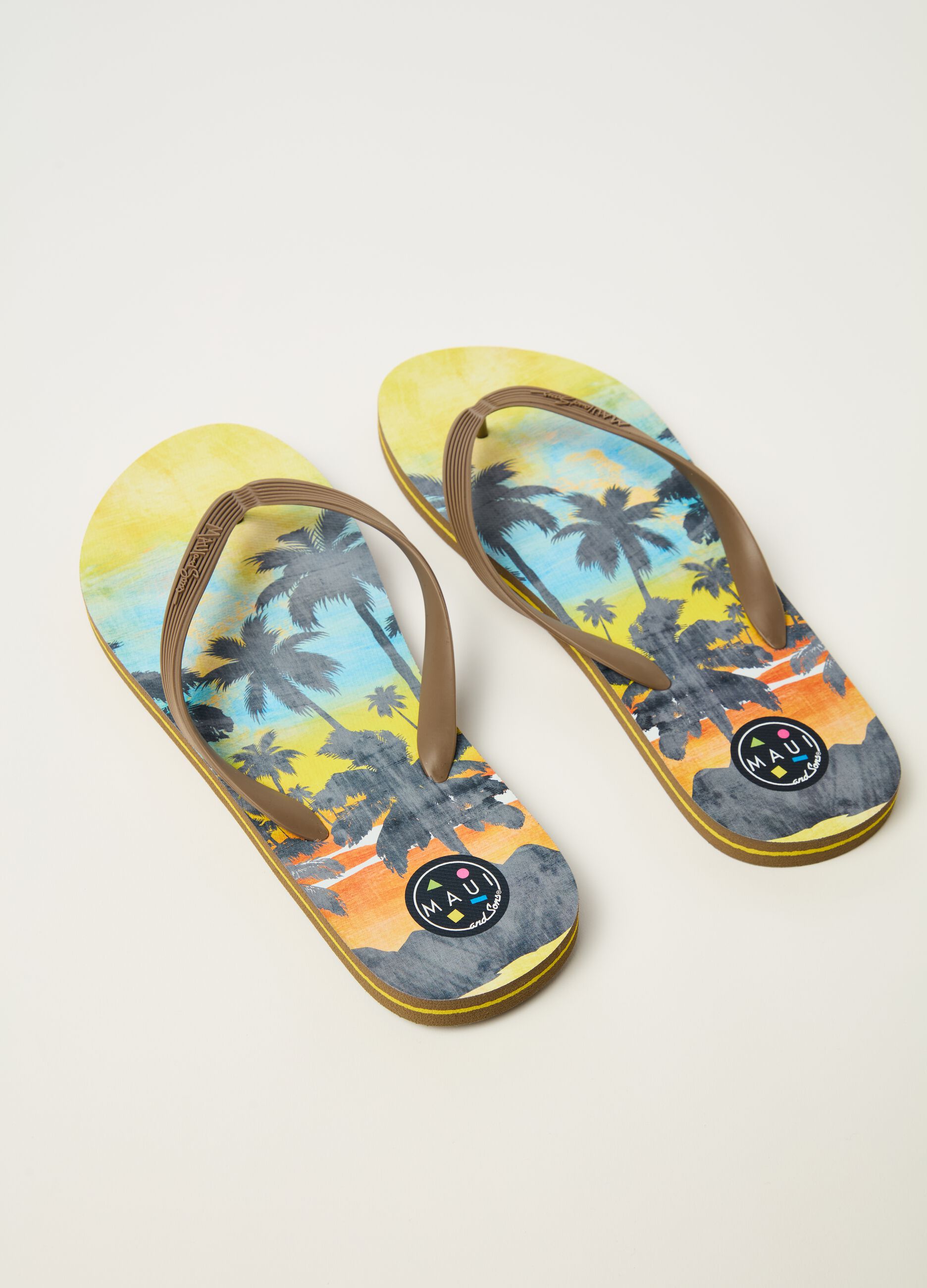 Thong sandals with palm tree print