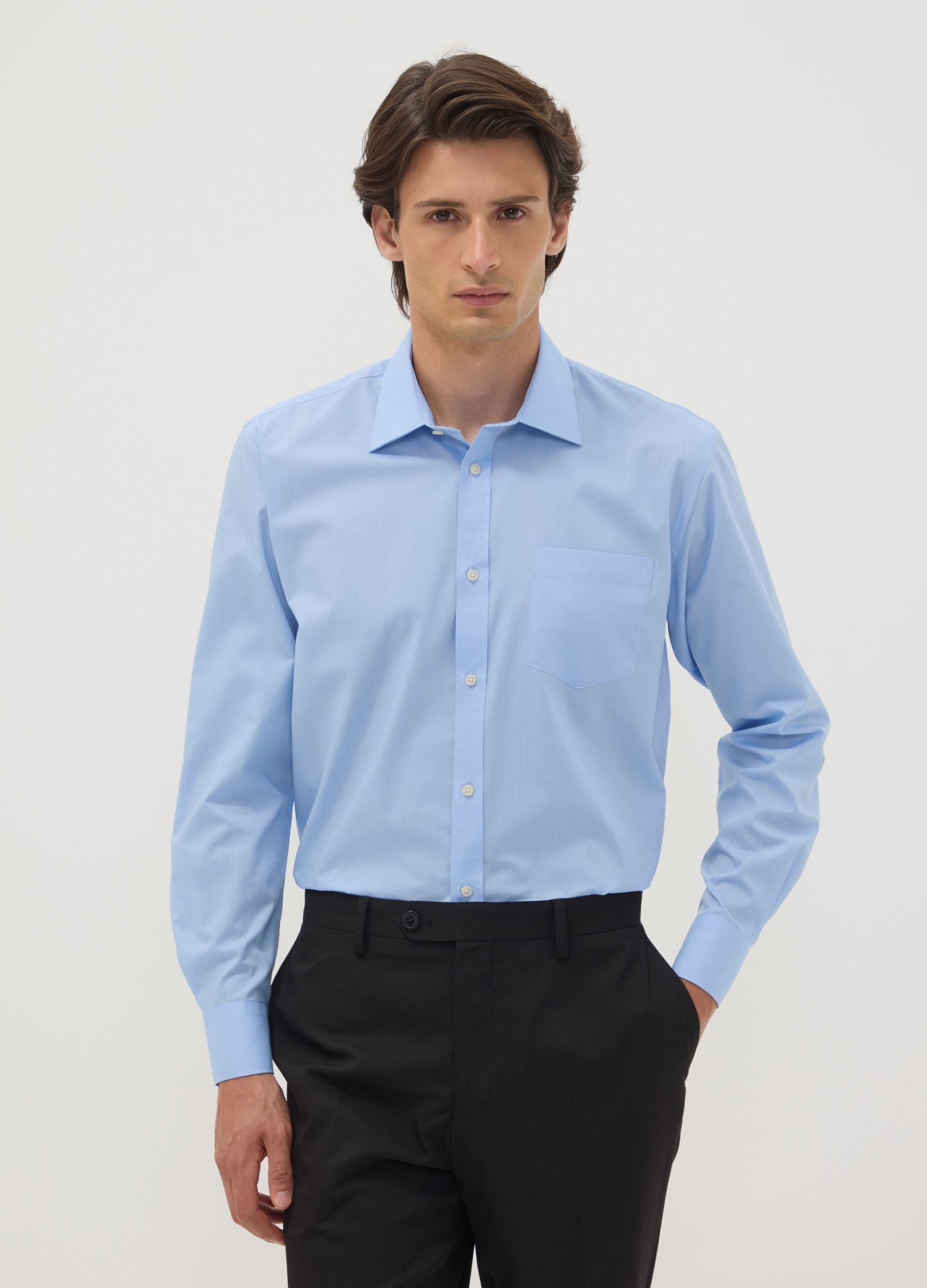 Hellblaues Regular-Fit-Hemd mit klassischem Kragen, b&uuml;gelleicht