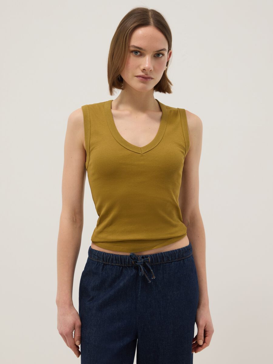 Green pure cotton regular fit V-neck tank top_0