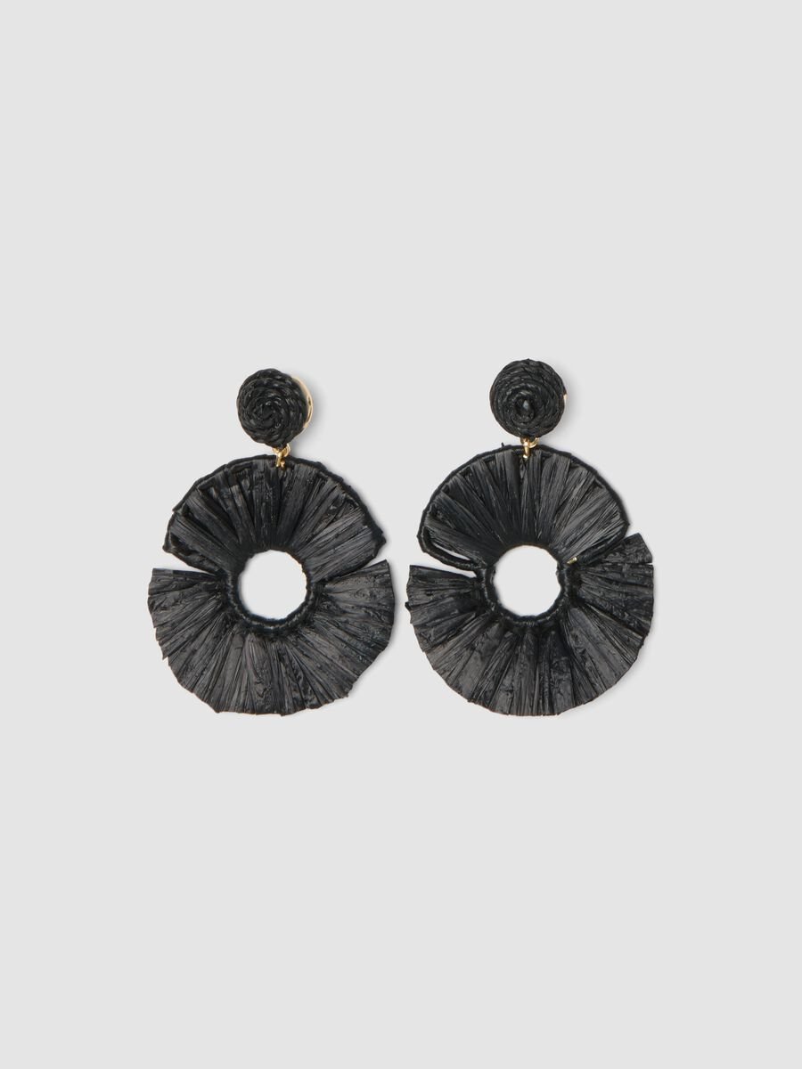 Black raffia earrings_0
