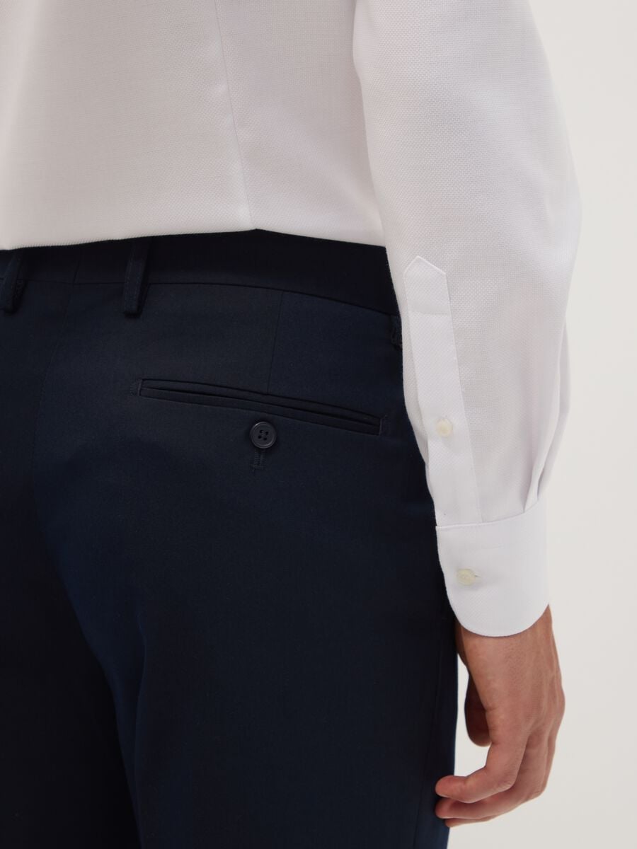 &Lambda;&epsilon;&upsilon;&kappa;ό slim fit &pi;&omicron;&upsilon;&kappa;ά&mu;&iota;&sigma;&omicron; &alpha;&pi;ό 100% &beta;&alpha;&mu;&beta;ά&kappa;&iota; &mu;&epsilon; &iota;&tau;&alpha;&lambda;&iota;&kappa;ό &gamma;&iota;&alpha;&kappa;ά_2