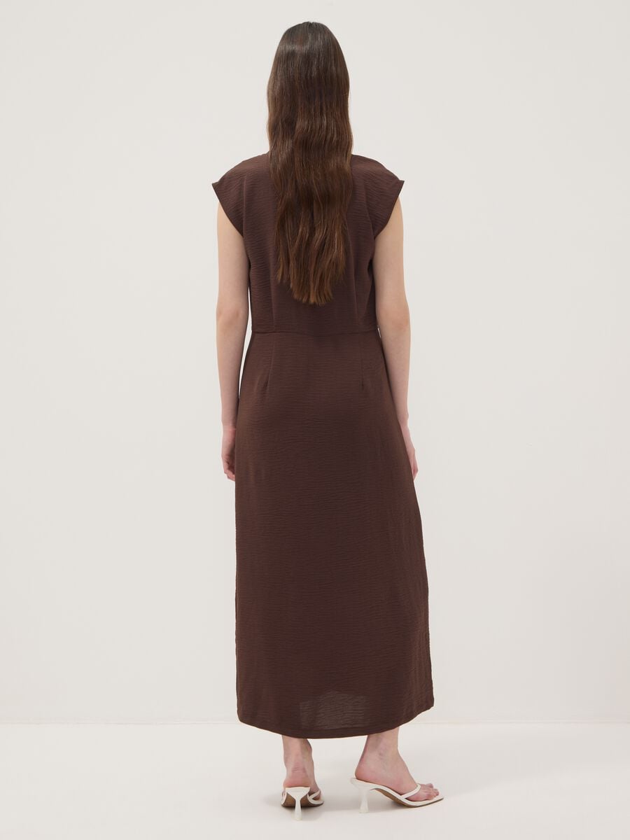 Long brown V-neck button-through dress, regular fit_3