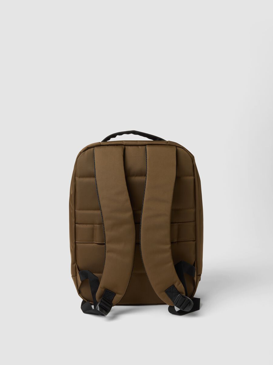 Brown water-repellent backpack with front pocket and padded shoulder straps_2