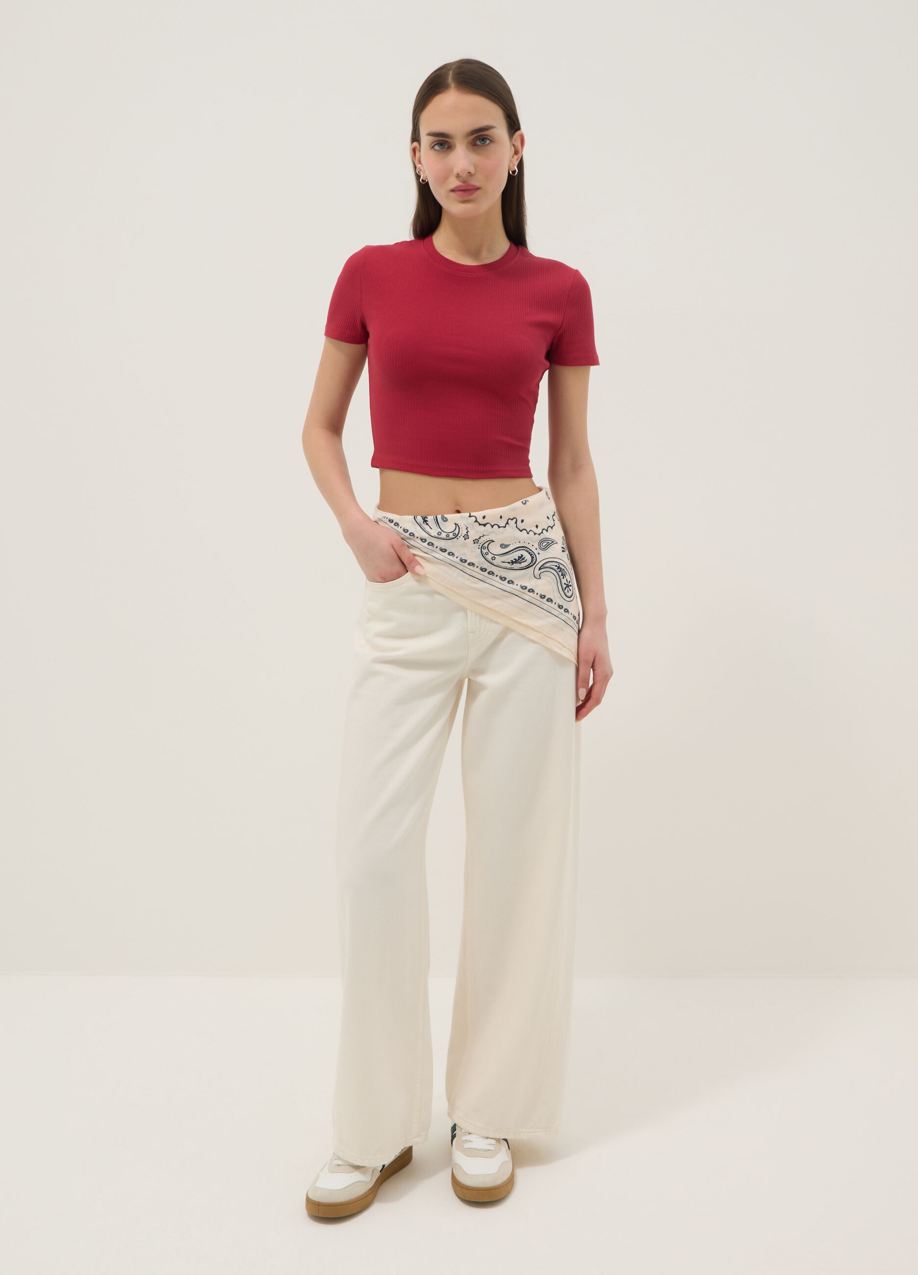 Rotes, geripptes Fitted-T-Shirt aus Stretch-Baumwolle