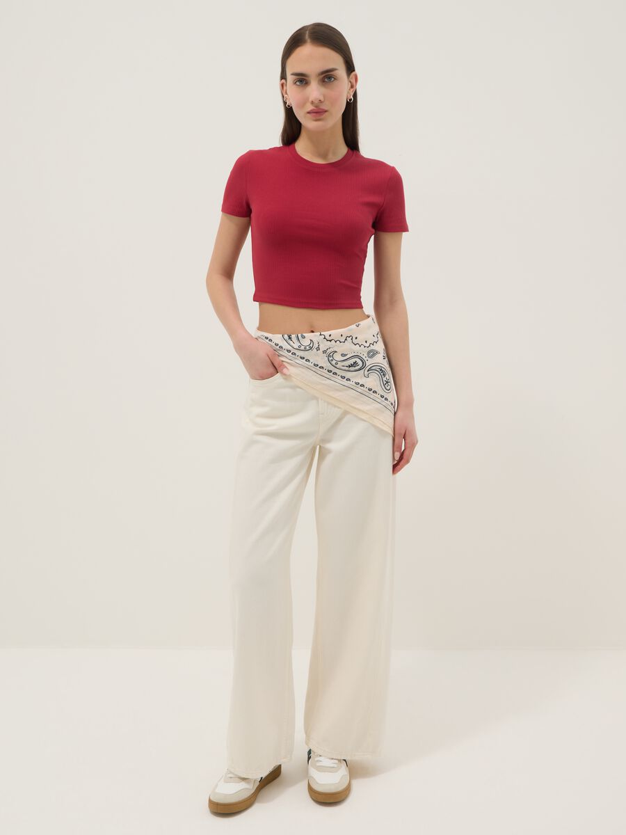 Rotes, geripptes Fitted-T-Shirt aus Stretch-Baumwolle_2