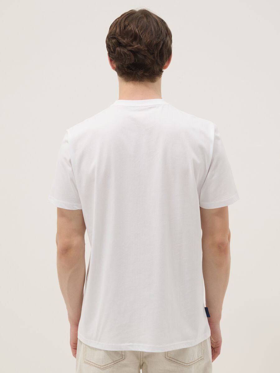 Wei&szlig;es T-Shirt aus reiner Baumwolle mit Print, Regular Fit_3