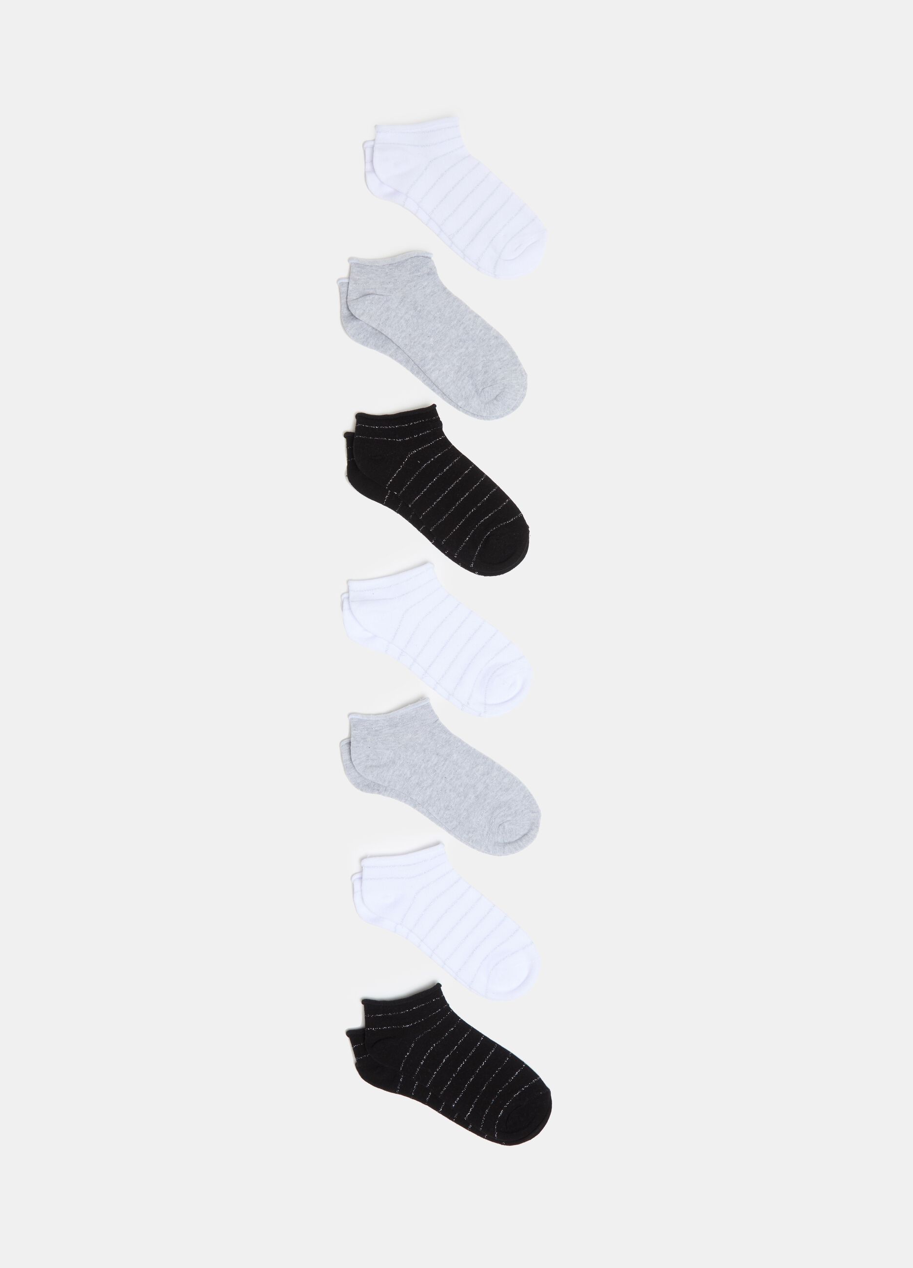 Seven-pair pack shoe liners with striped design