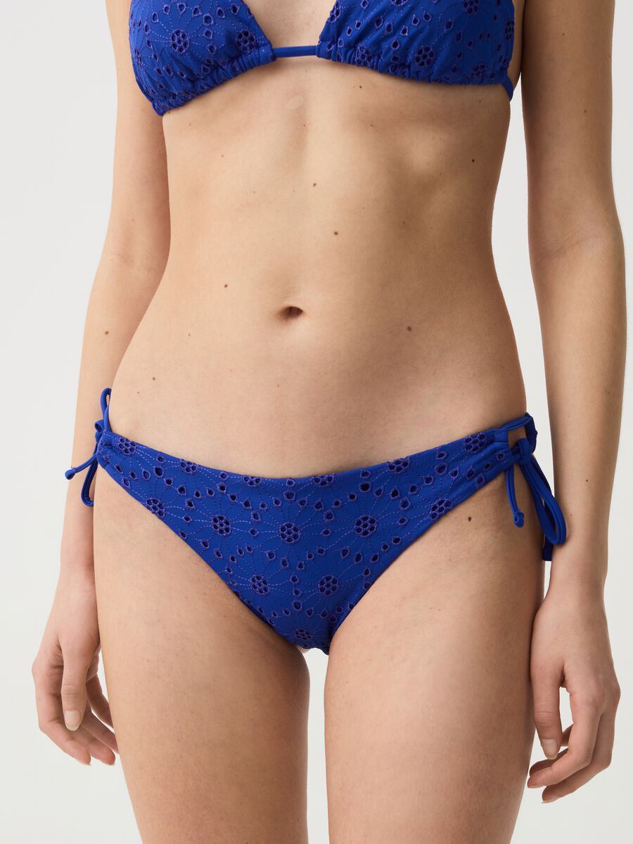 Bikini briefs with broderie anglaise front_1