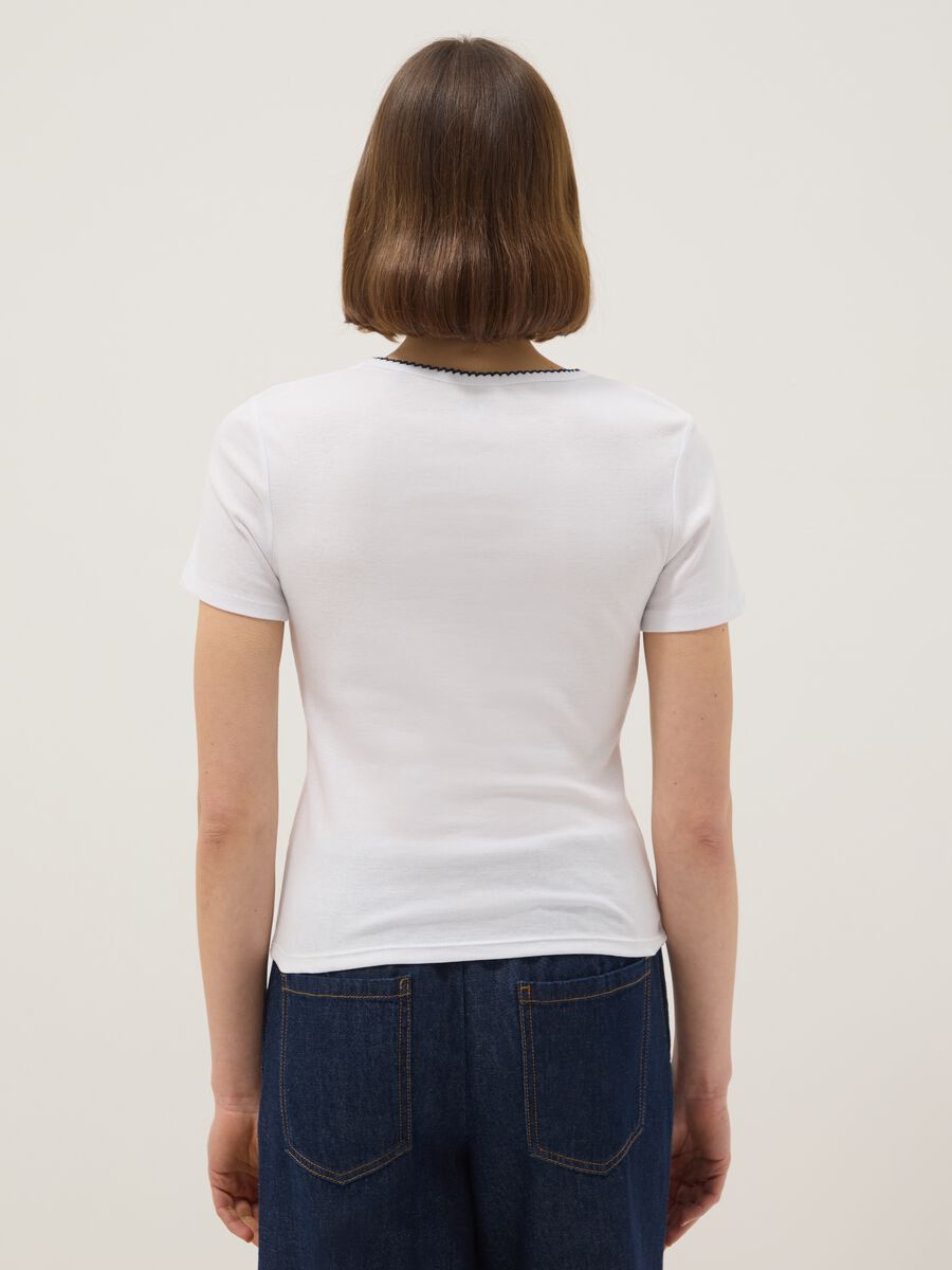 White pure cotton regular fit T-shirt with contrast stitching_2