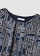 Blusa azul com padr&atilde;o geom&eacute;trico e mangas compridas, corte regular_1