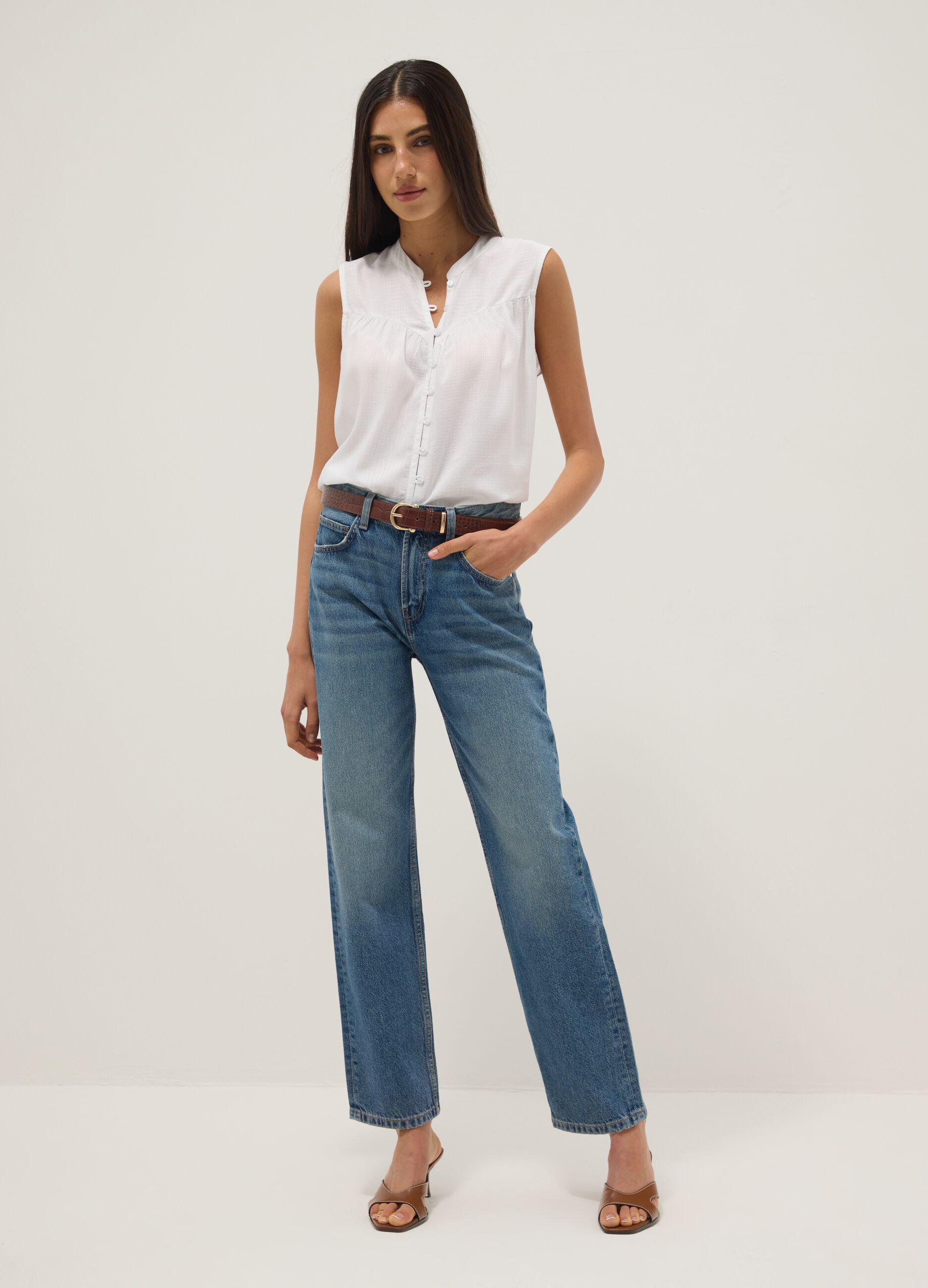 Regular-Fit-Hemd aus reiner Viskose in Weiss mit bestickter Struktur