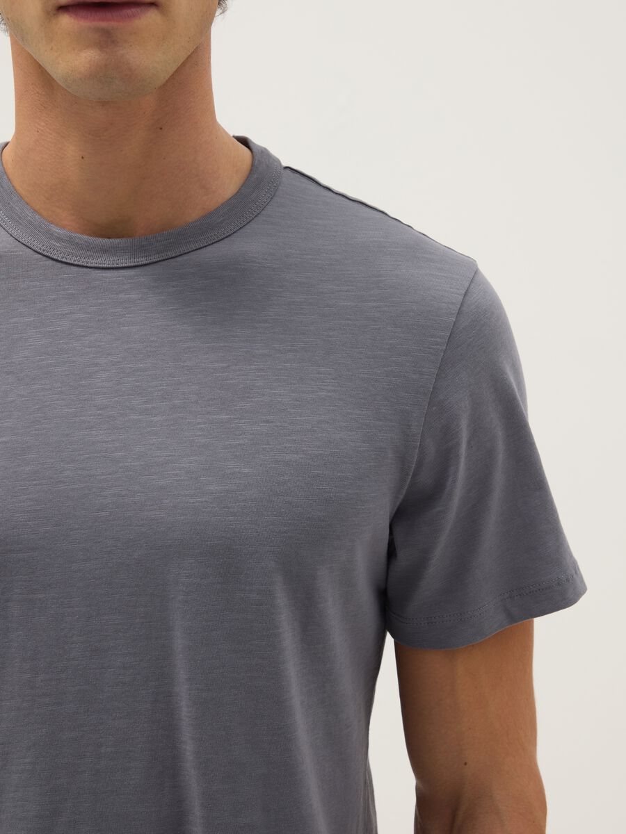 T-shirt a maniche corte in puro cotone grigio regular fit_3