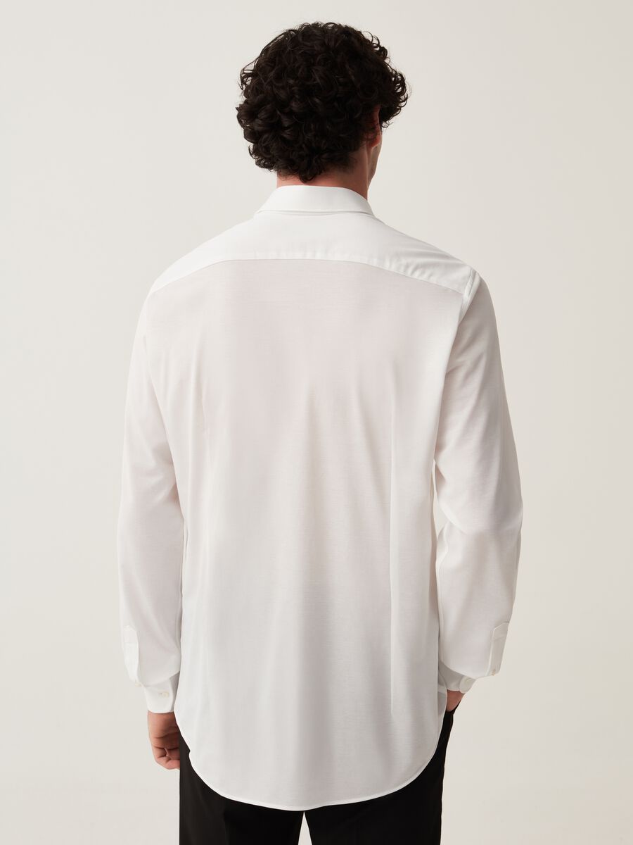 Slim fit travel shirt in solid colour jersey_2