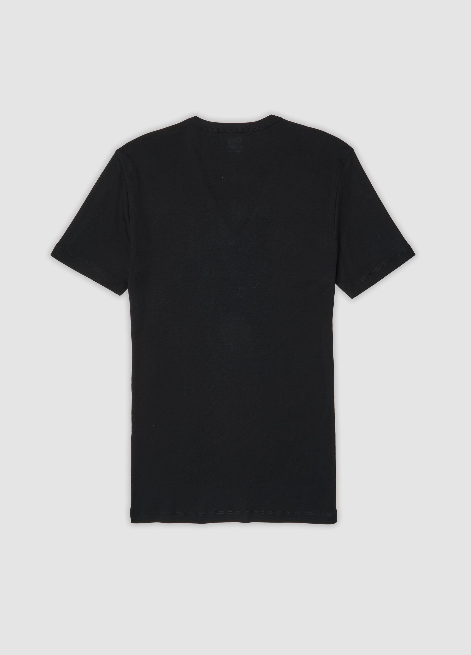 2-pack of black organic cotton T-shirts with deep V-neck