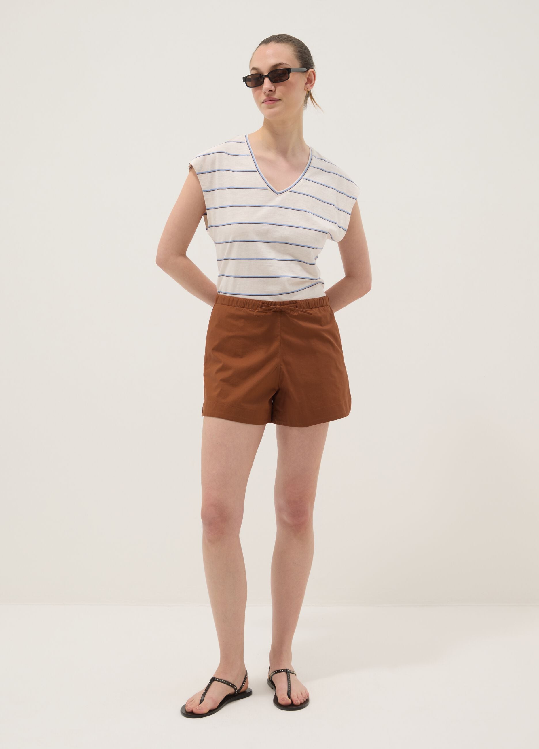 Camiseta beige de algod&oacute;n puro a rayas