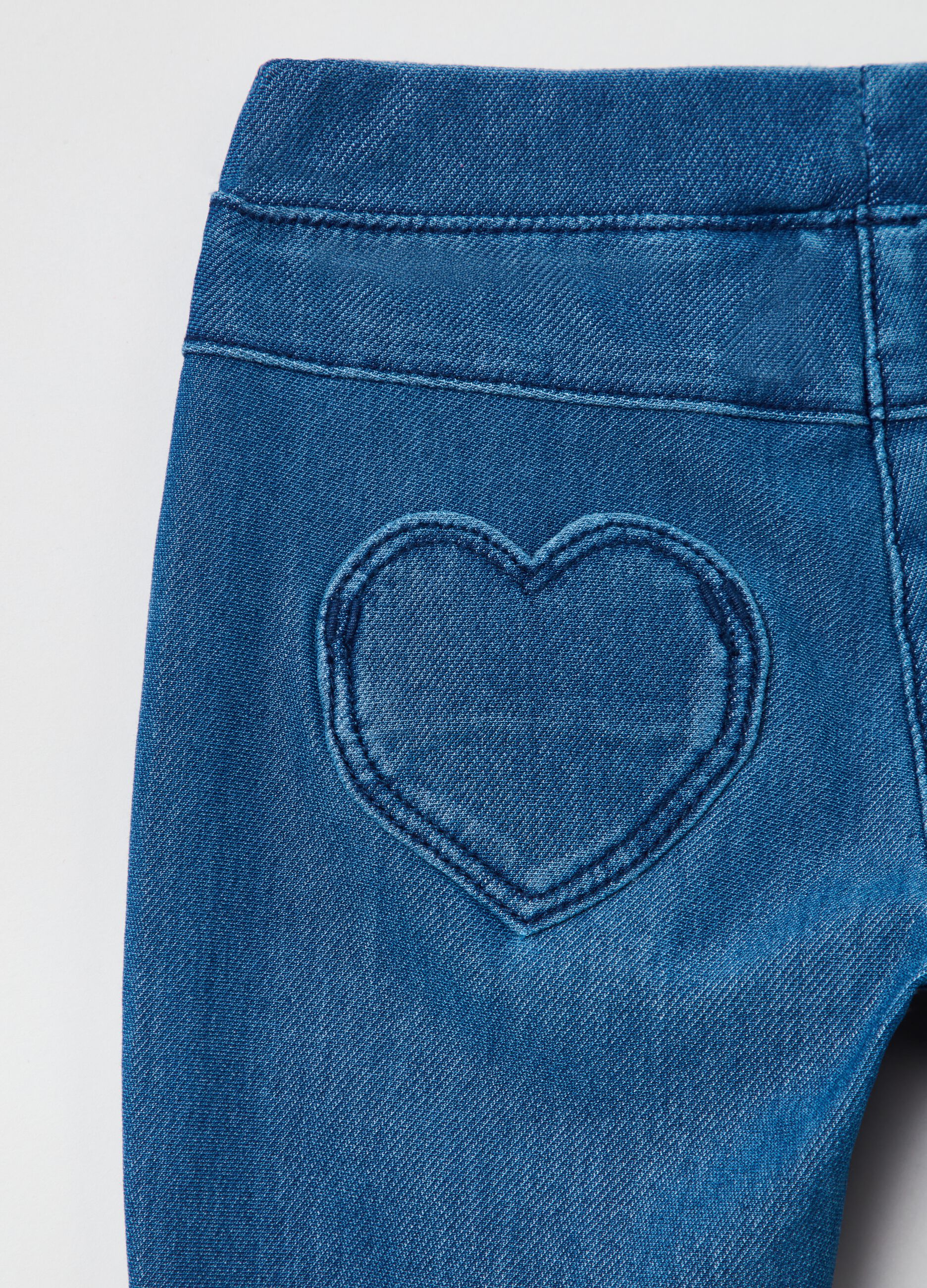 Jeggings con patch cuore