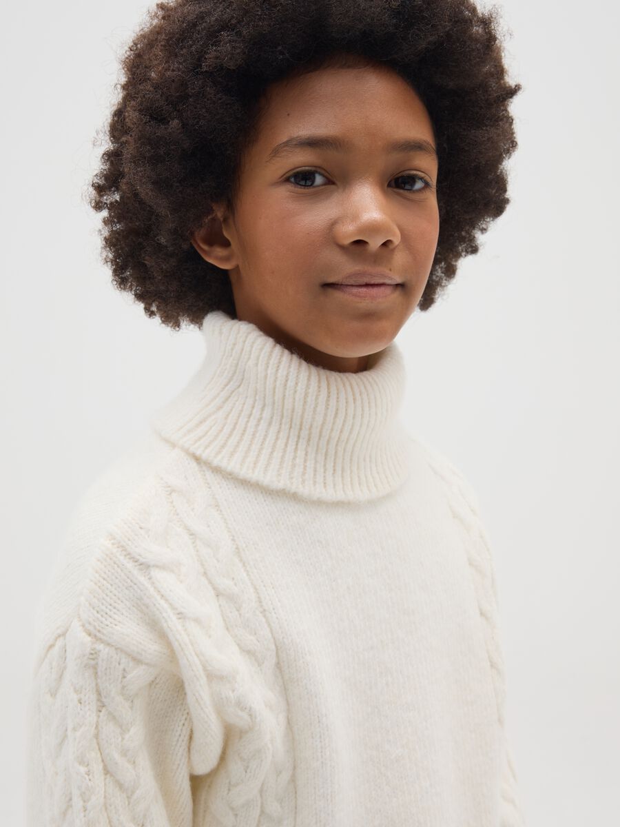 Girls' white turtleneck jumper, regular fit and knitted_2