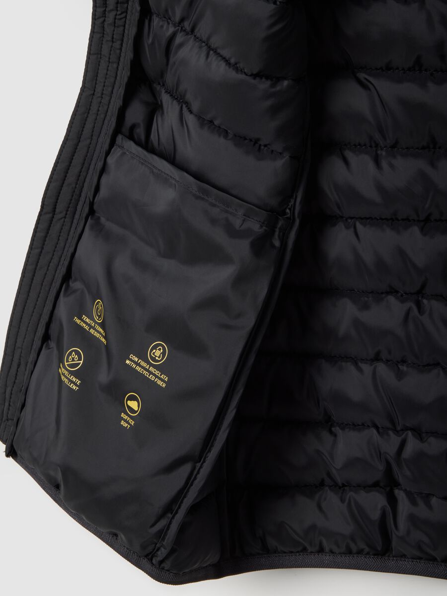 Gilet imbottito nero da ragazzo regular fit con cappuccio_2