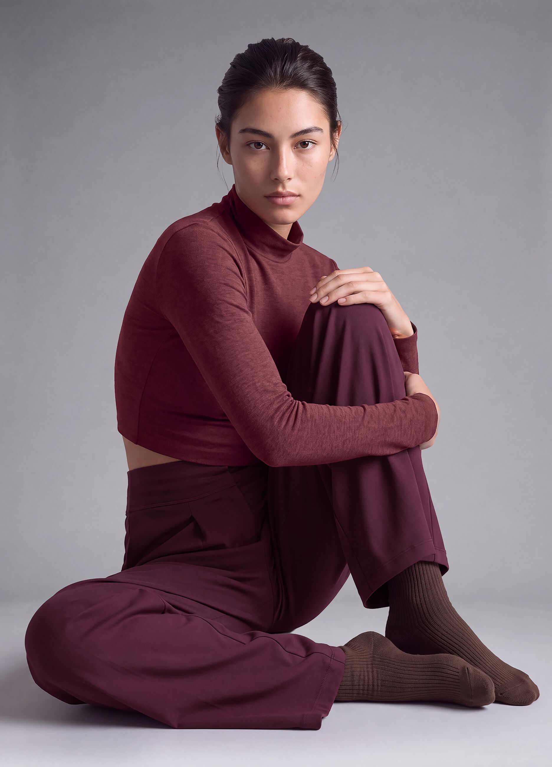 Purple wide-leg trousers in stretch fabric