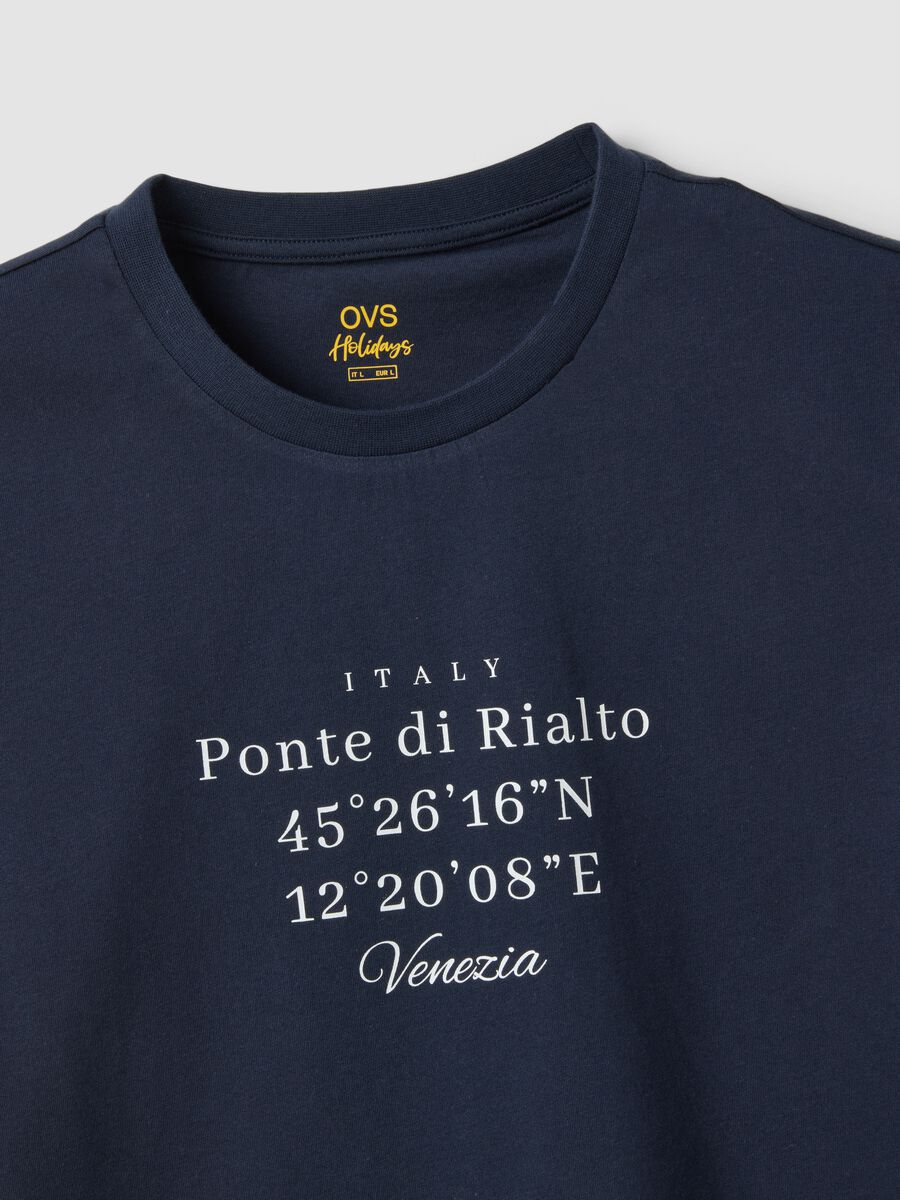 Blaues Regular-Fit T-Shirt aus reiner Baumwolle mit Frontprint_5