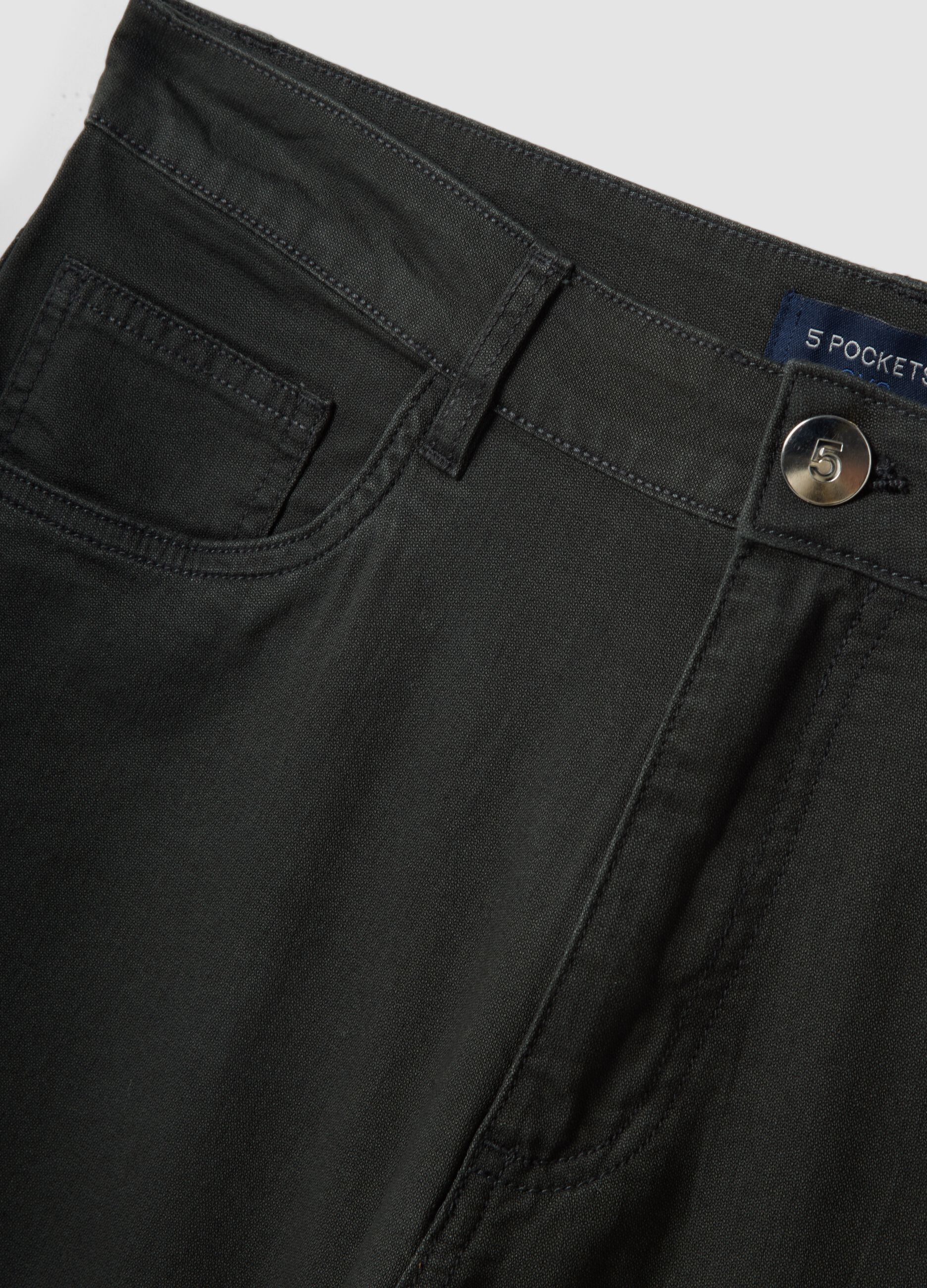 Black stretch cotton Bermuda shorts