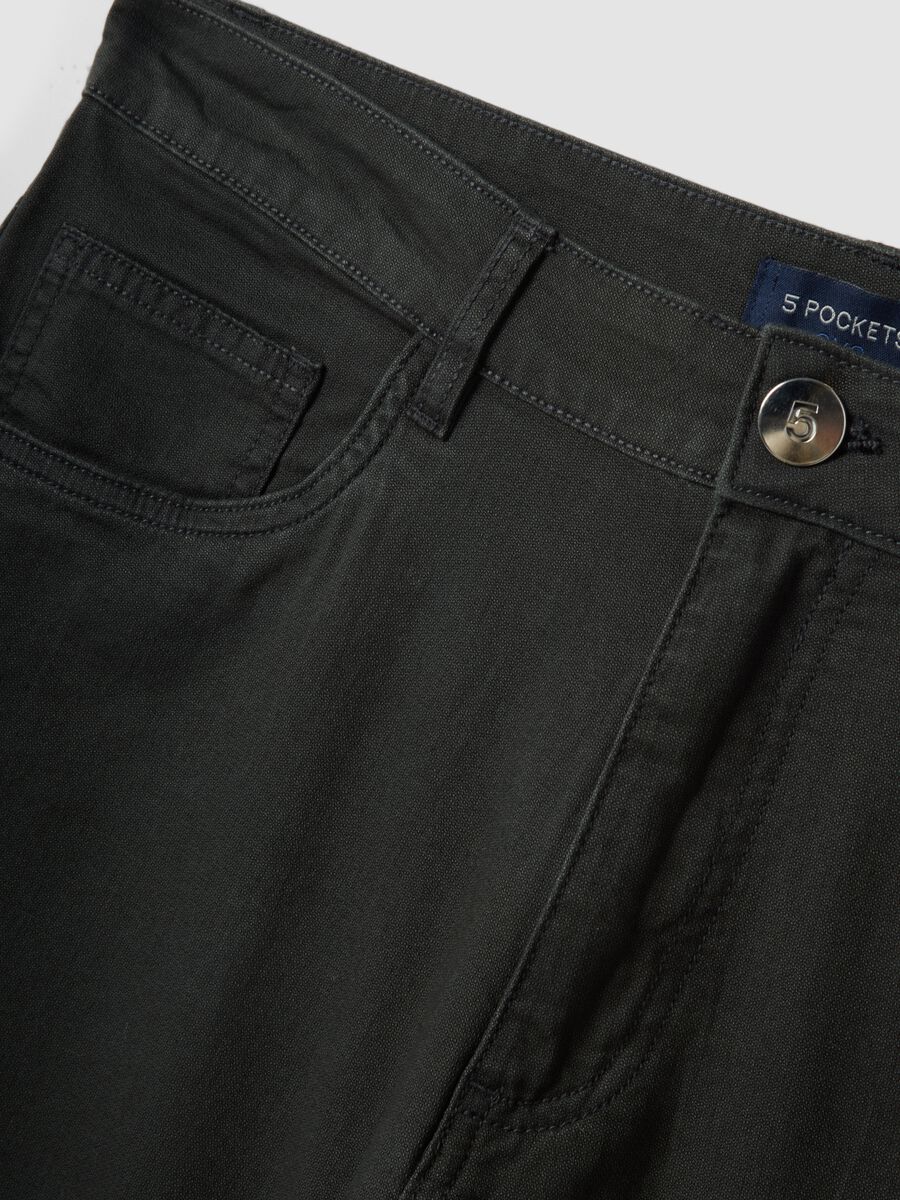 Black stretch cotton Bermuda shorts_5