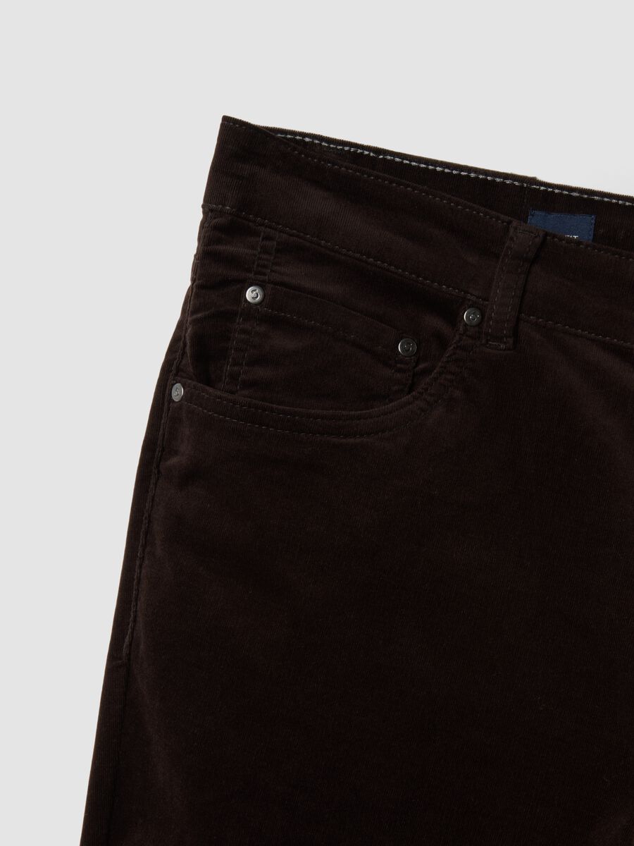 Pantaloni marroni cinque tasche in cotone elasticizzato_1