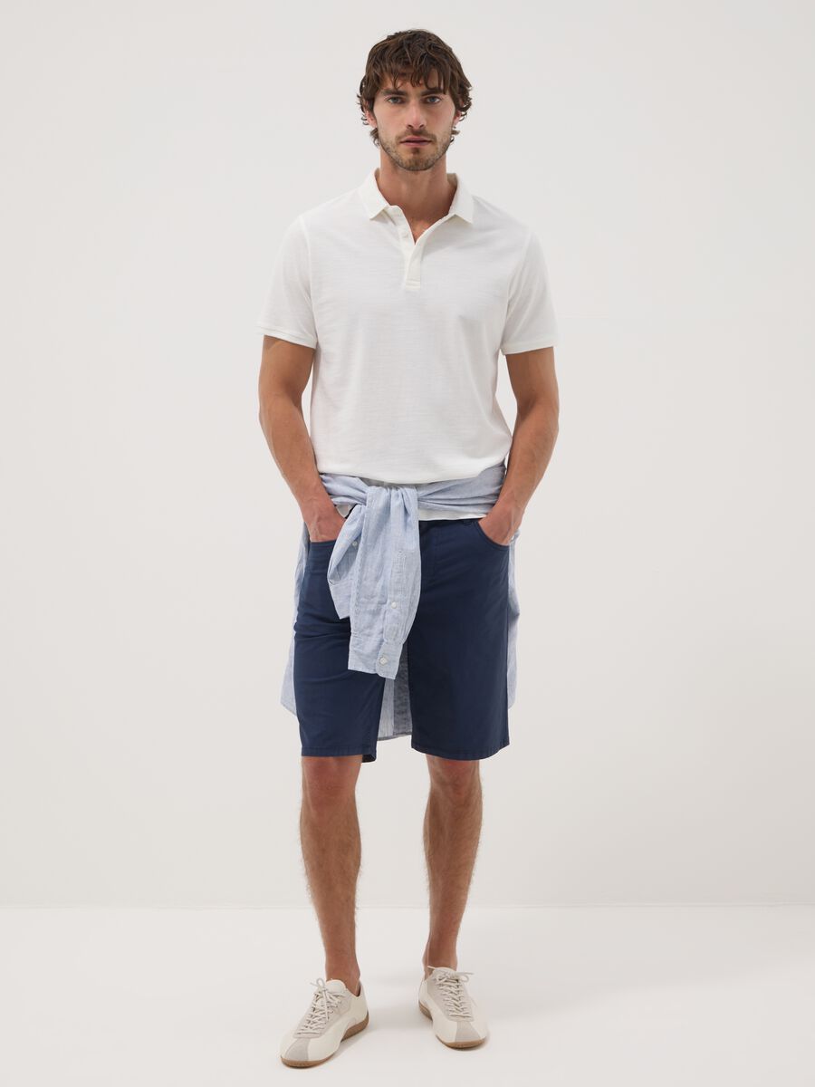 Blue stretch cotton five-pocket Bermuda shorts_1