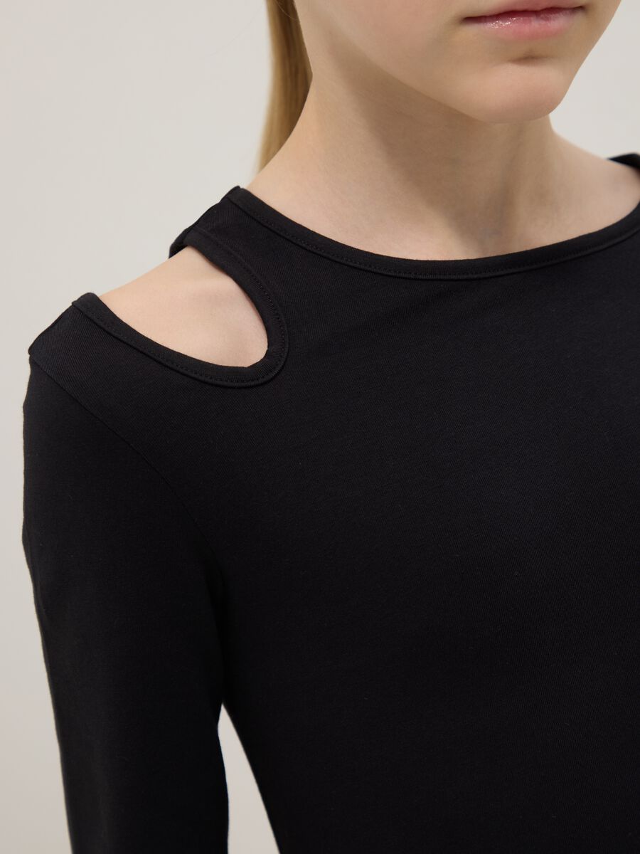 Black cotton blend slim fit girl's top with boat neckline_2