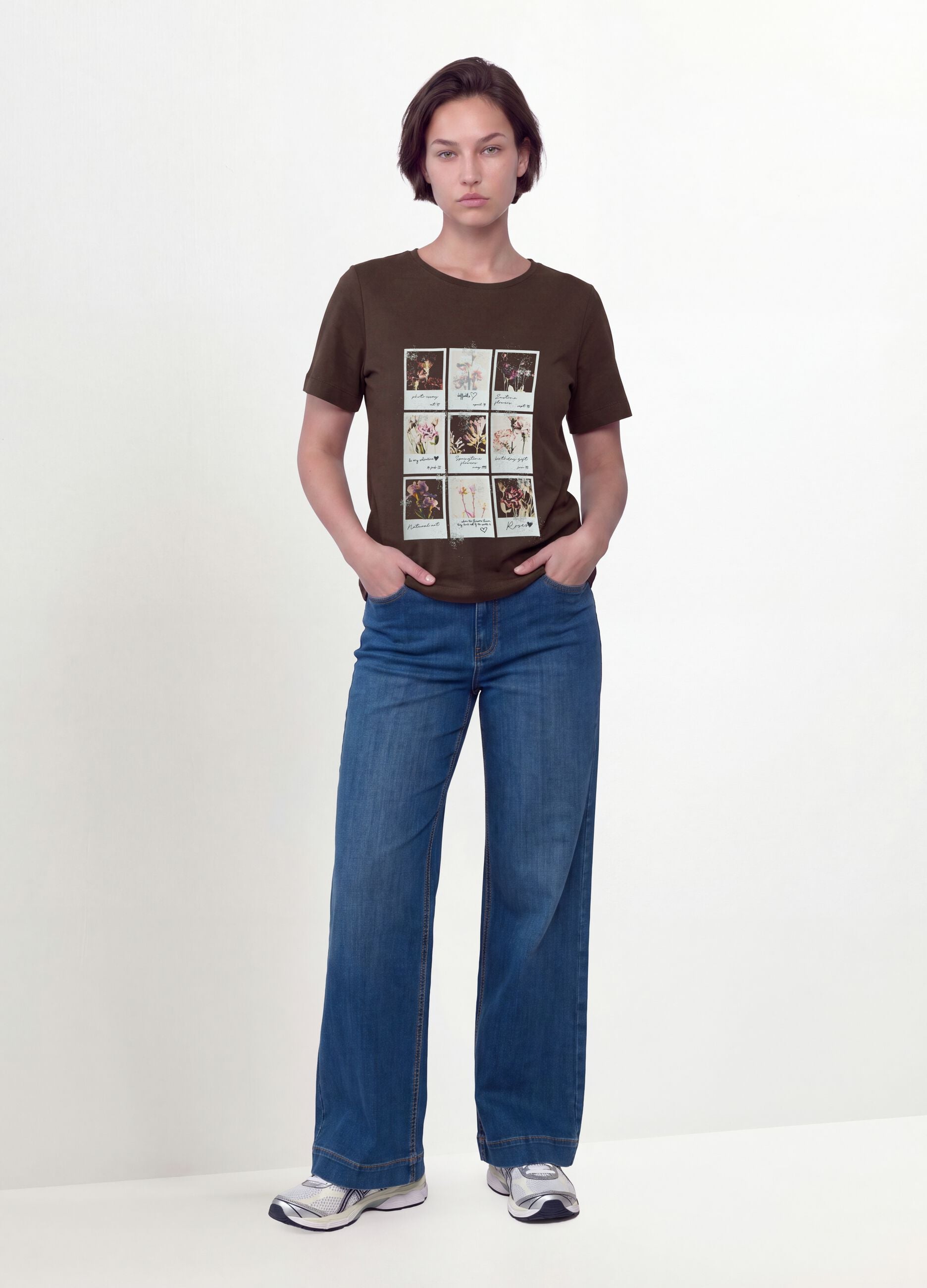 &Kappa;&alpha;&phi;έ T-shirt &alpha;&pi;ό 100% &beta;&alpha;&mu;&beta;ά&kappa;&iota; &mu;&epsilon; &phi;&lambda;&omicron;&rho;ά&lambda; &tau;ύ&pi;&omega;&mu;&alpha;, &kappa;&alpha;&nu;&omicron;&nu;&iota;&kappa;ή &epsilon;&phi;&alpha;&rho;&mu;&omicron;&gamma;ή